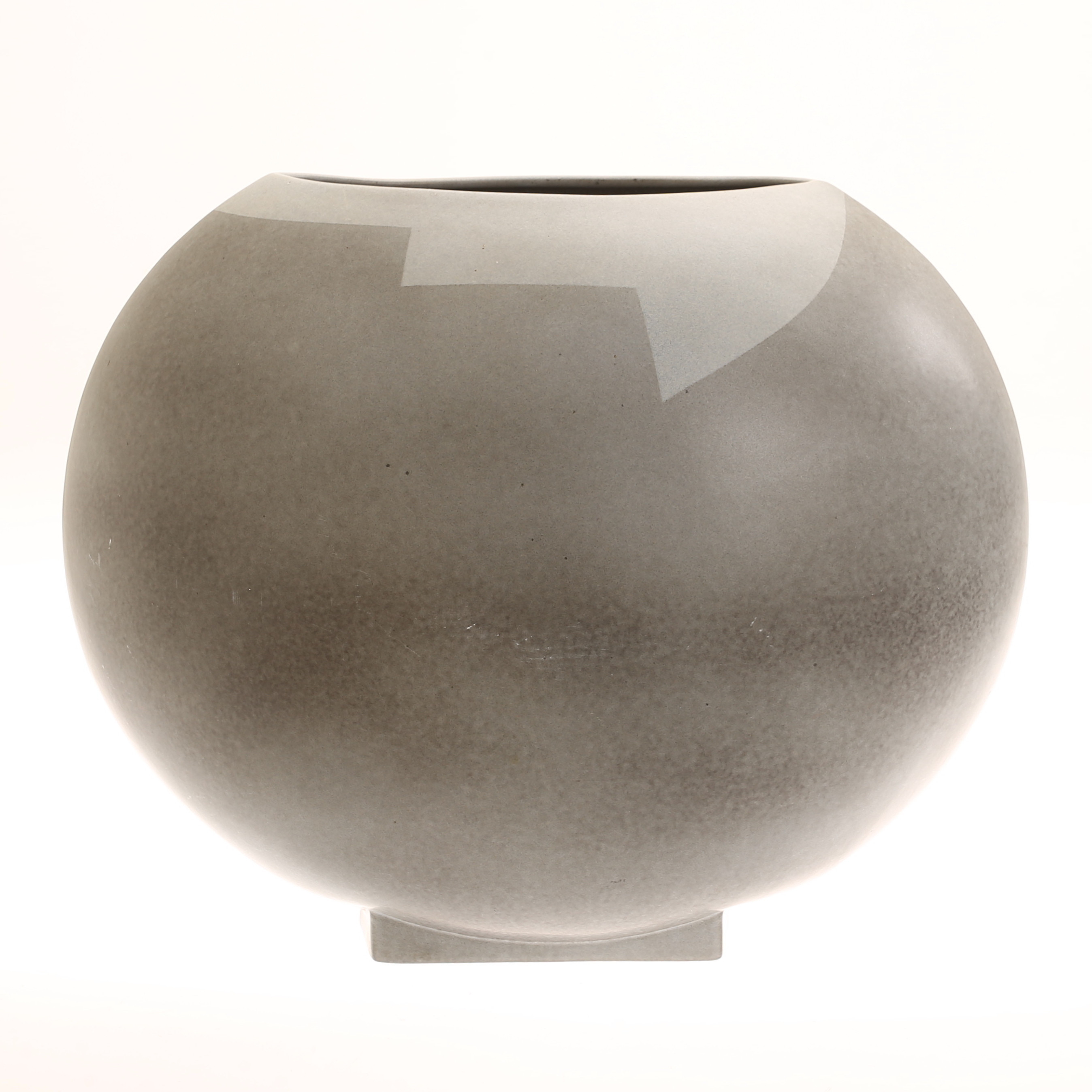 ROLF SINNEMARK. Vas, stengods, Rörstrand, signerad och numrerad 11/150.