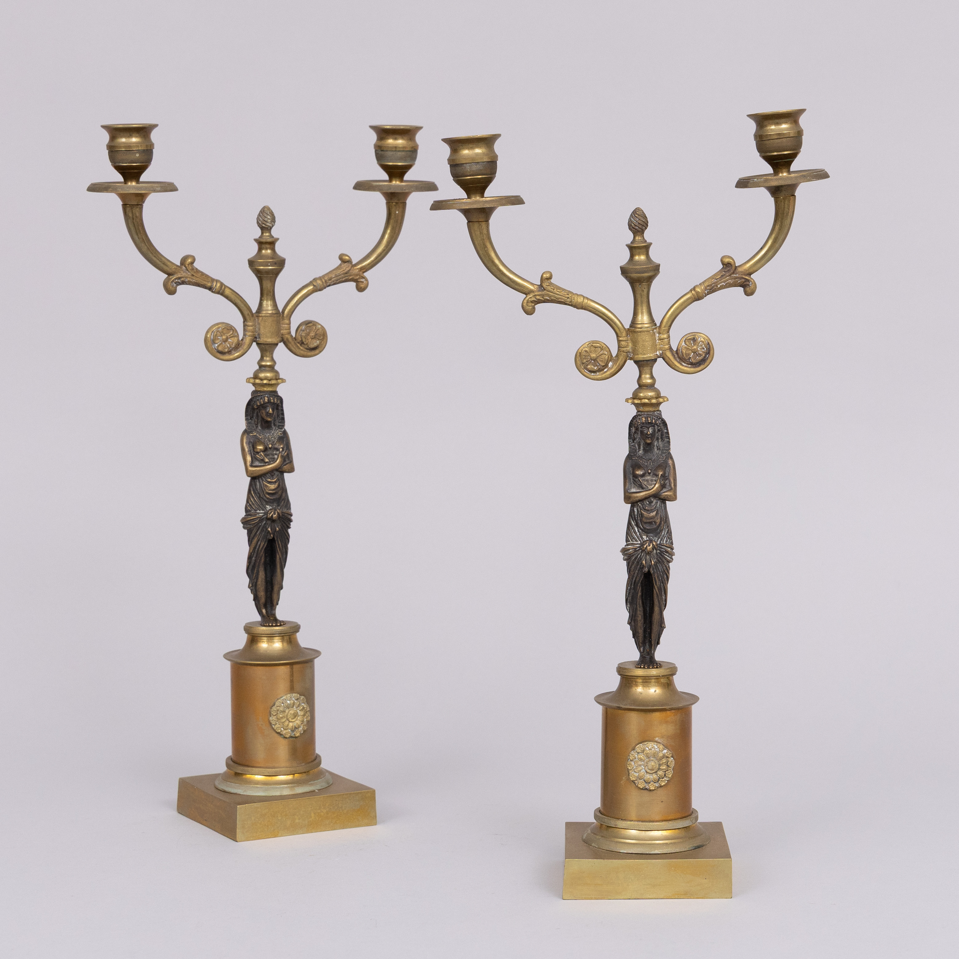 KANDELABRAR, ett par, brons, Empire, 1800-talets första hälft.