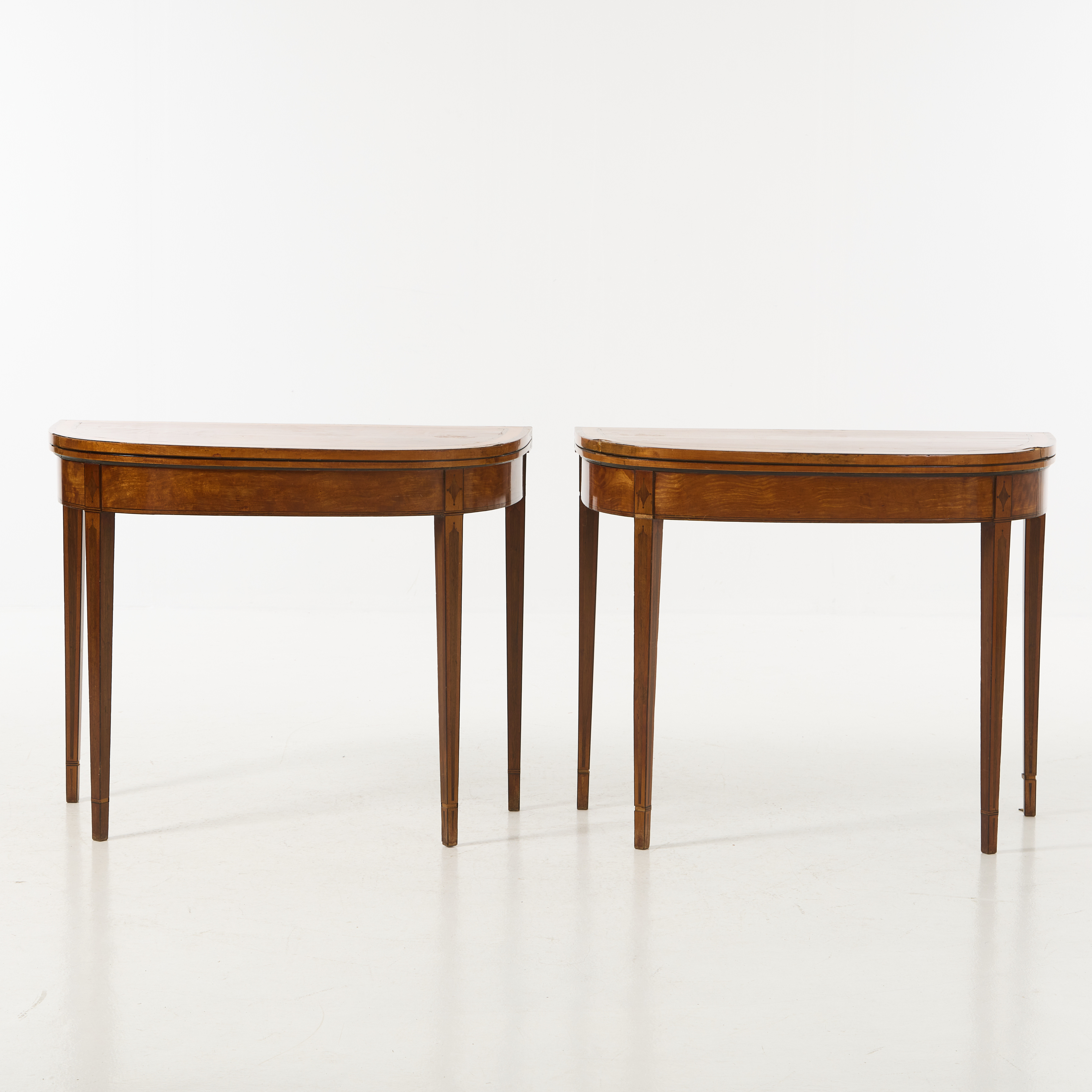 SPELBORD, ett par, empire, fanerade i lövträ med intarsiadekor.