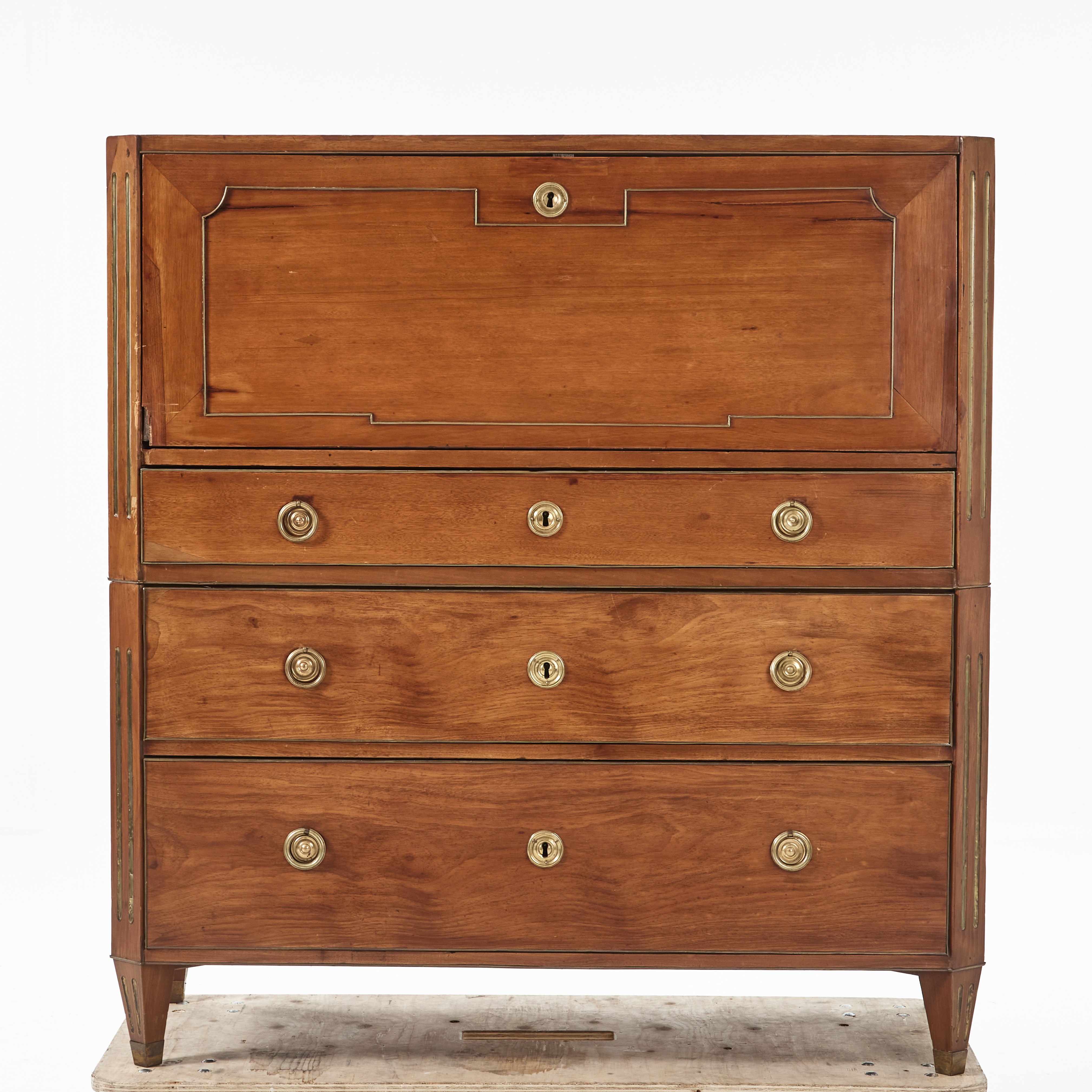 CHIFFONJE, fanerad i mahogny, sengustavianskt stockholmsarbete, Anders Scherling (mästare verksam i Stockholm 1771-1809/ca. 1819).