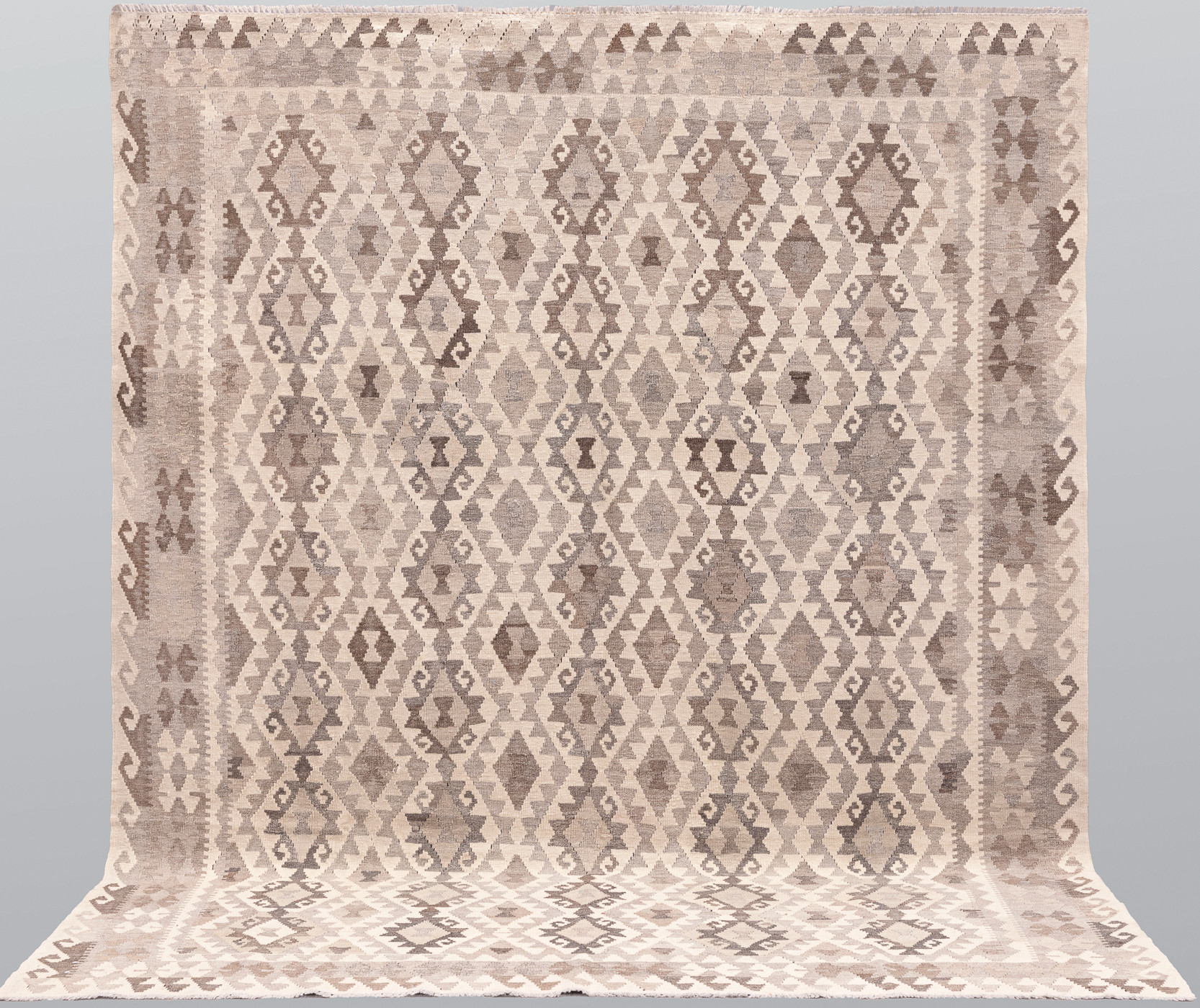 ORIENTMATTA. Kelim naturfärgad, 290 x 213 cm.