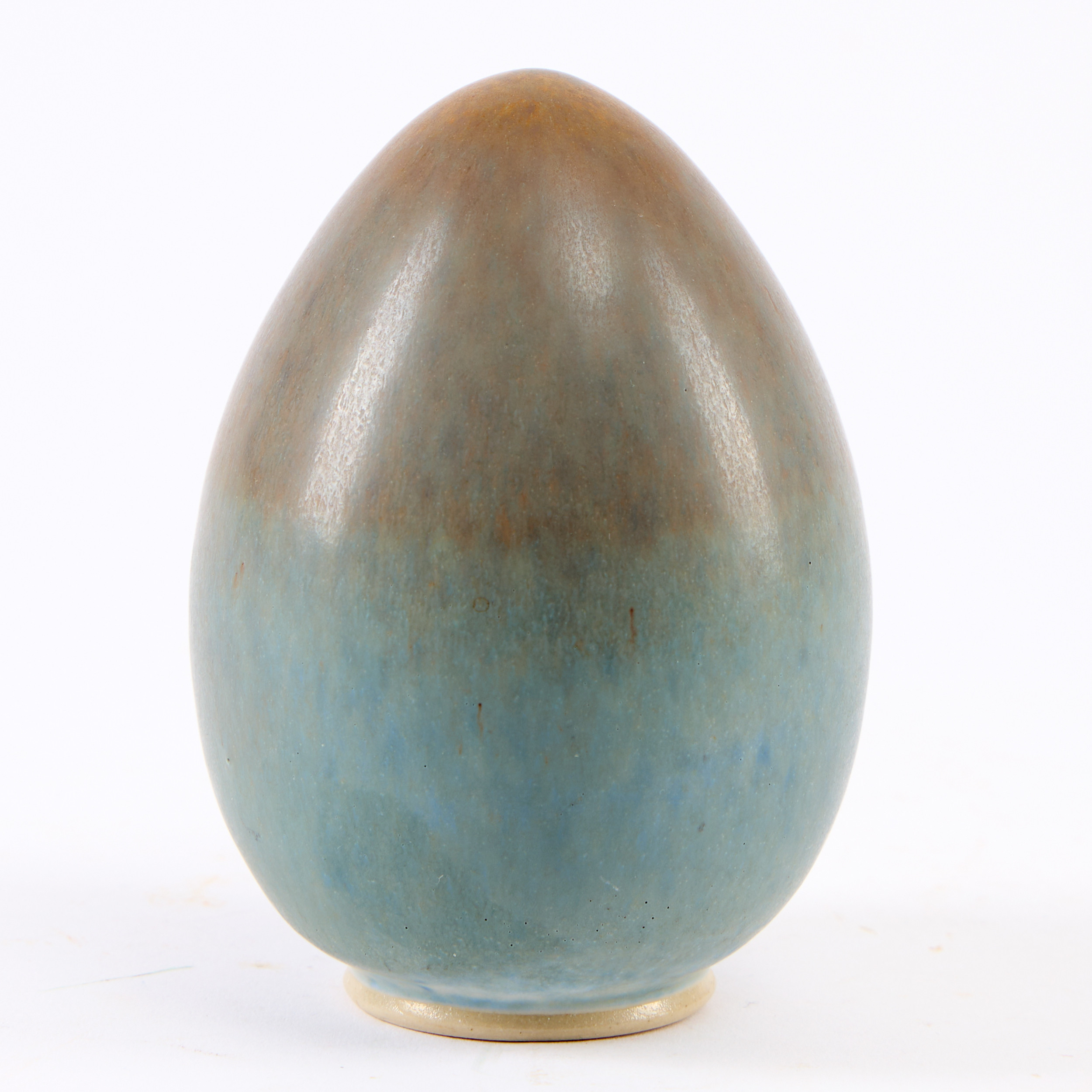 LASSE ÖSTMAN. Skulptur i form av ägg.