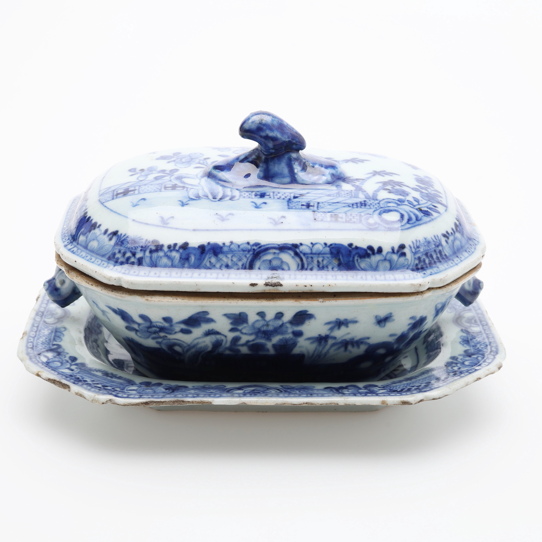 SMÖRASK MED LOCK OCH FAT, PORSLIN, KINA, QIANLONG (1735-1796).