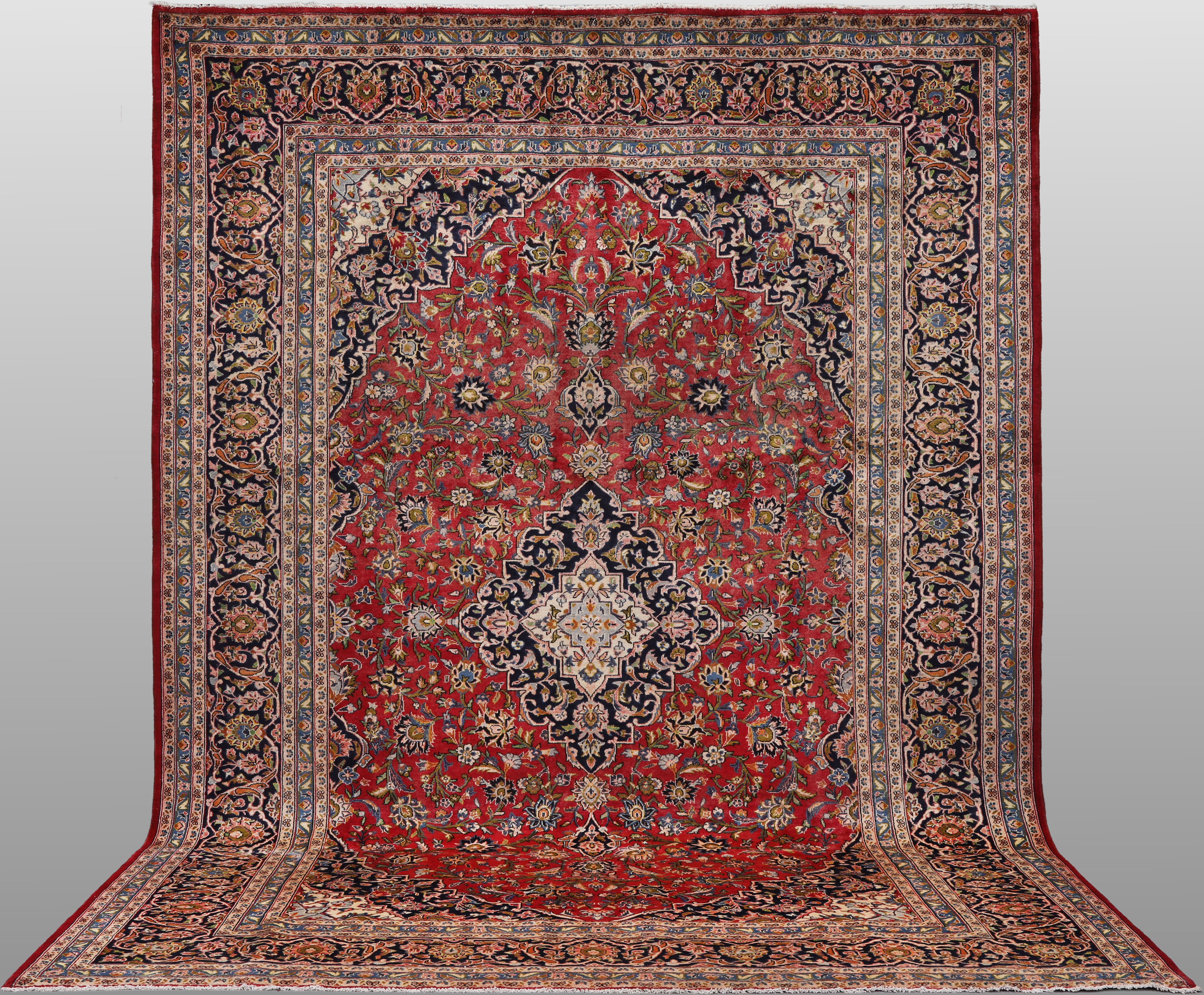 MATTA. Äldre Keshan, 416 x 294 cm.