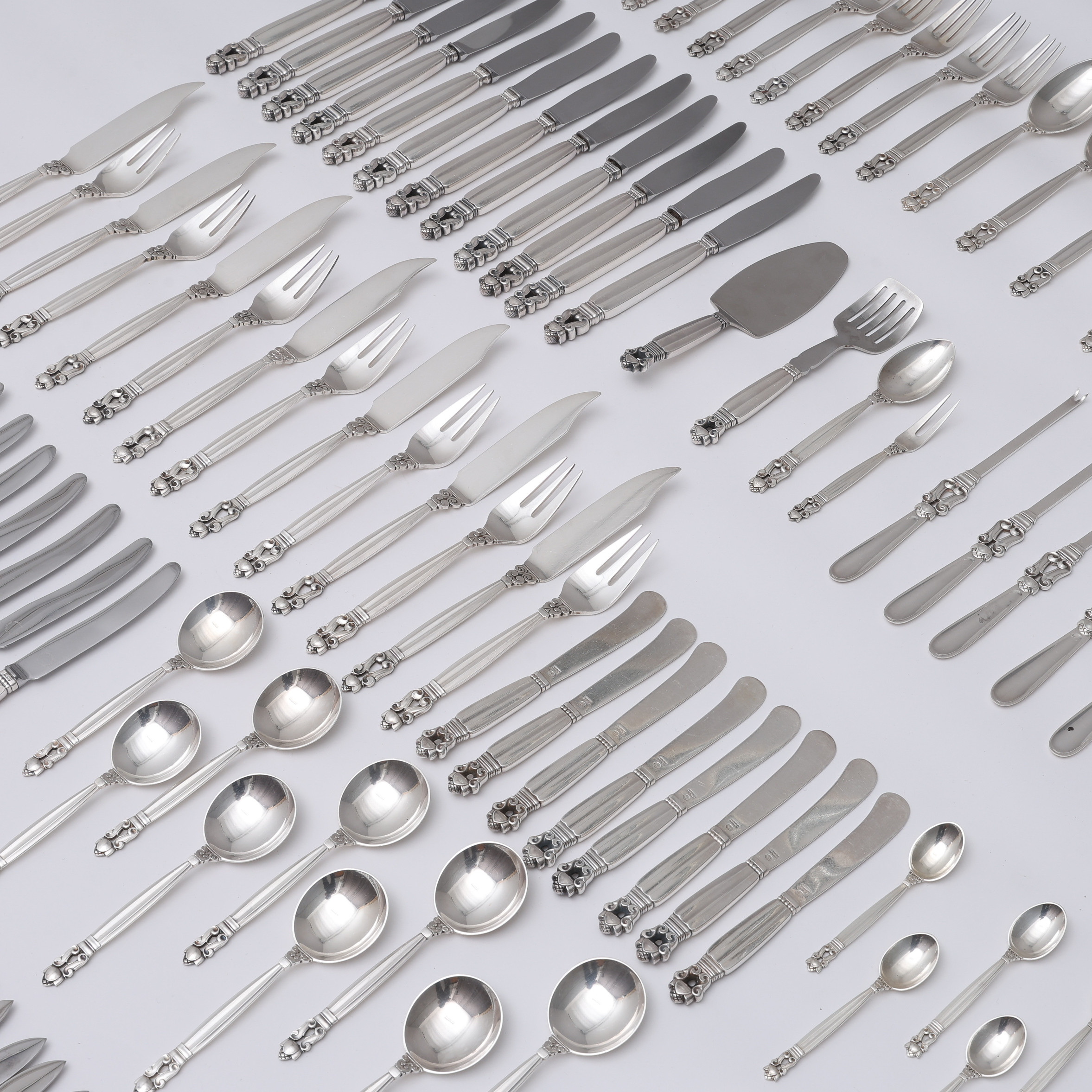 JOHAN ROHDE. BESTICK, SILVER, 128 STYCKEN, "KONGE/ACORN", FÖR GEORG JENSEN, DANMARK.