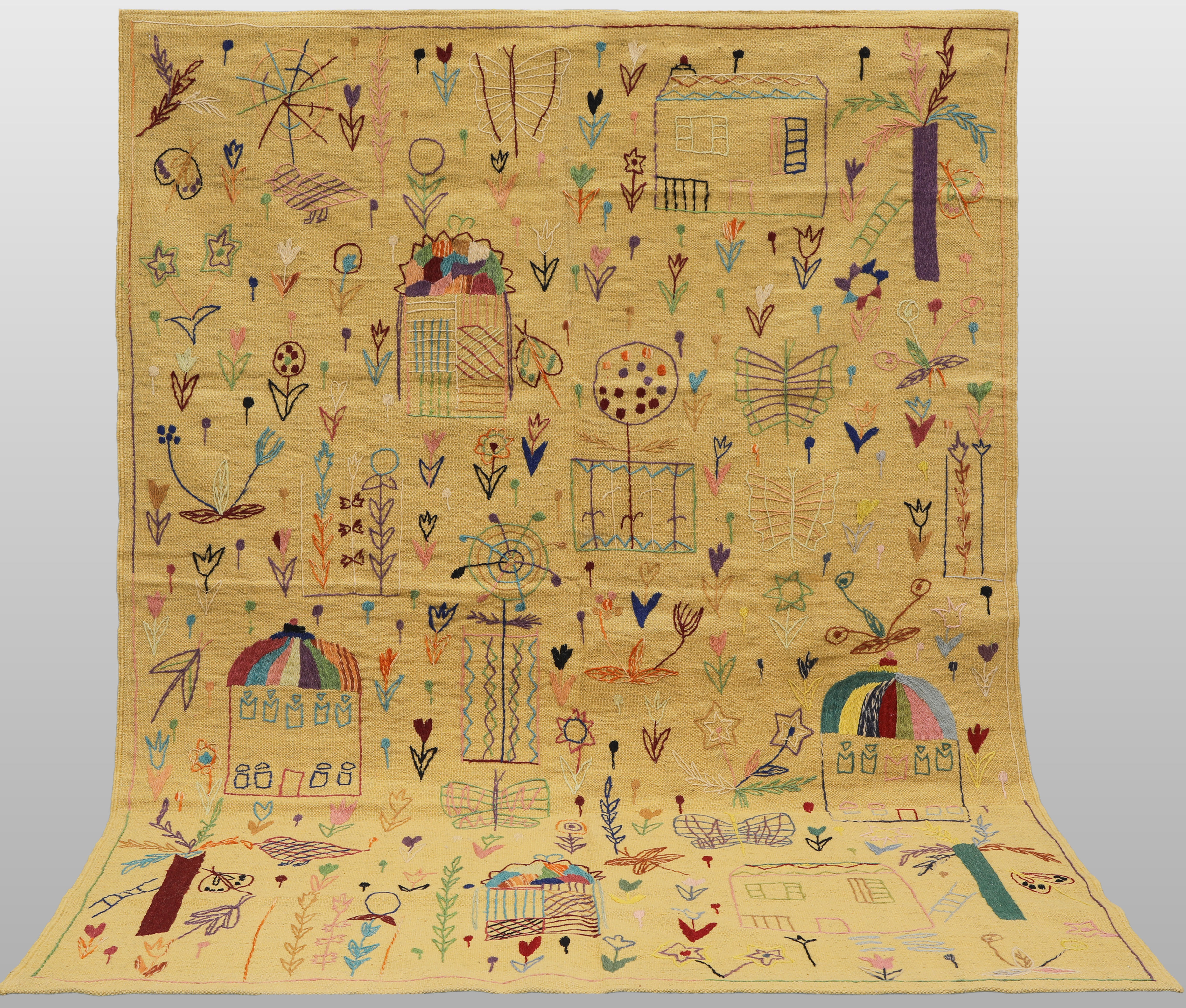 MATTA. Kelim med handbroderad dekor och bomullsfodral på baksidan, 237 x 178 cm.