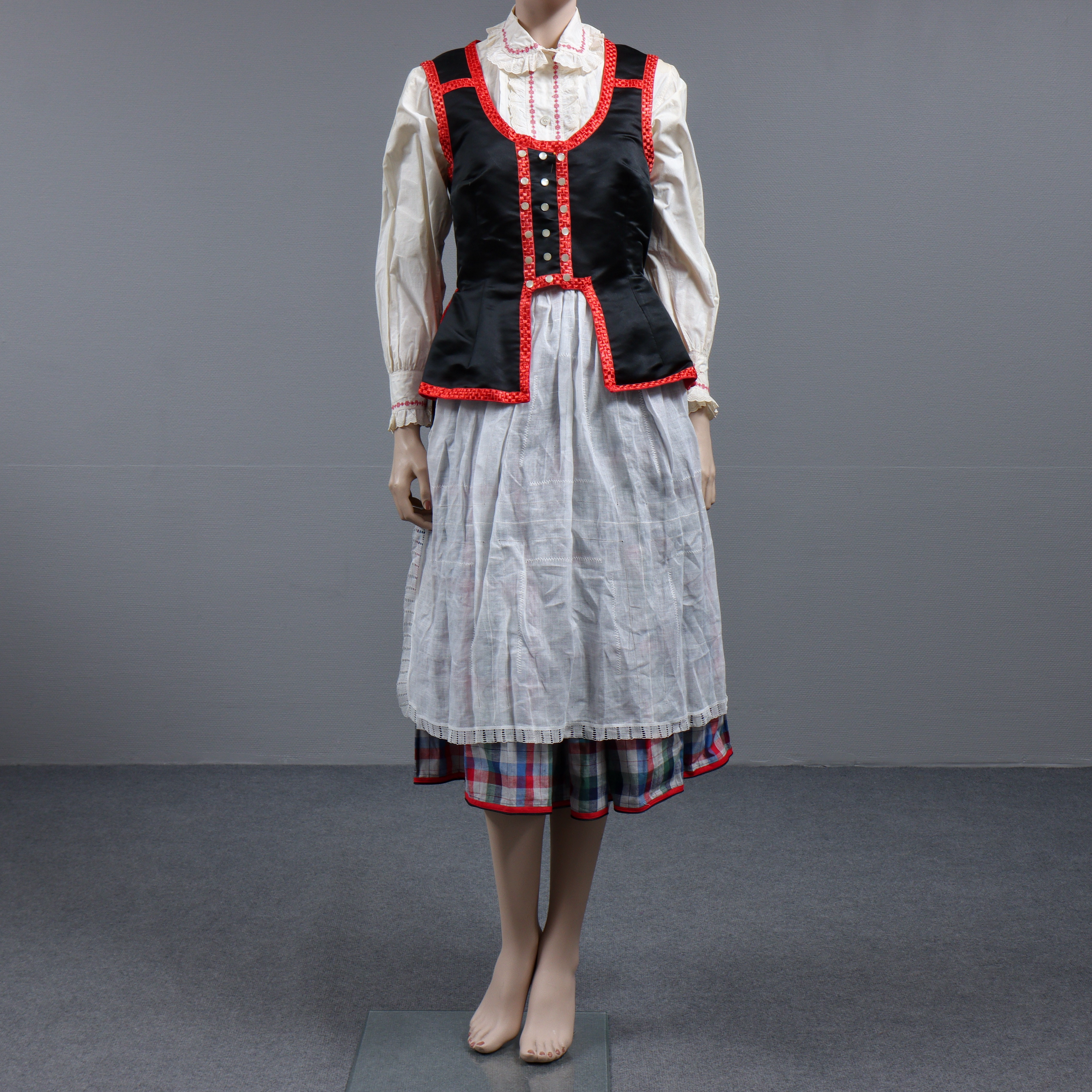 TRADITIONELL FOLKDRÄKT, KURPIE ZIELONE, POLEN, 1900-TAL.