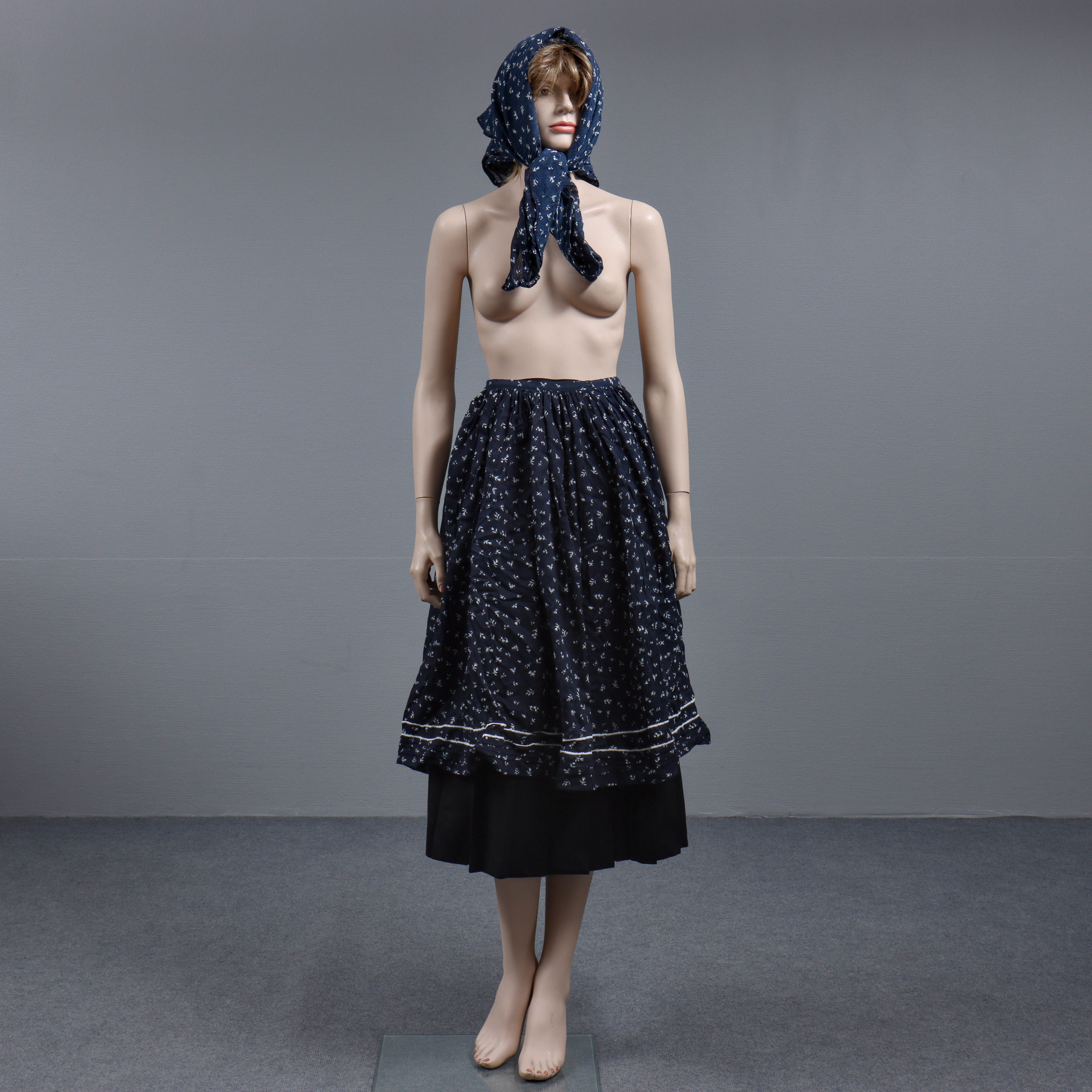 DELAR TILL TRADITIONELL FOLKDRÄKT, BESKID SLASKI, POLEN, 1900-TAL.