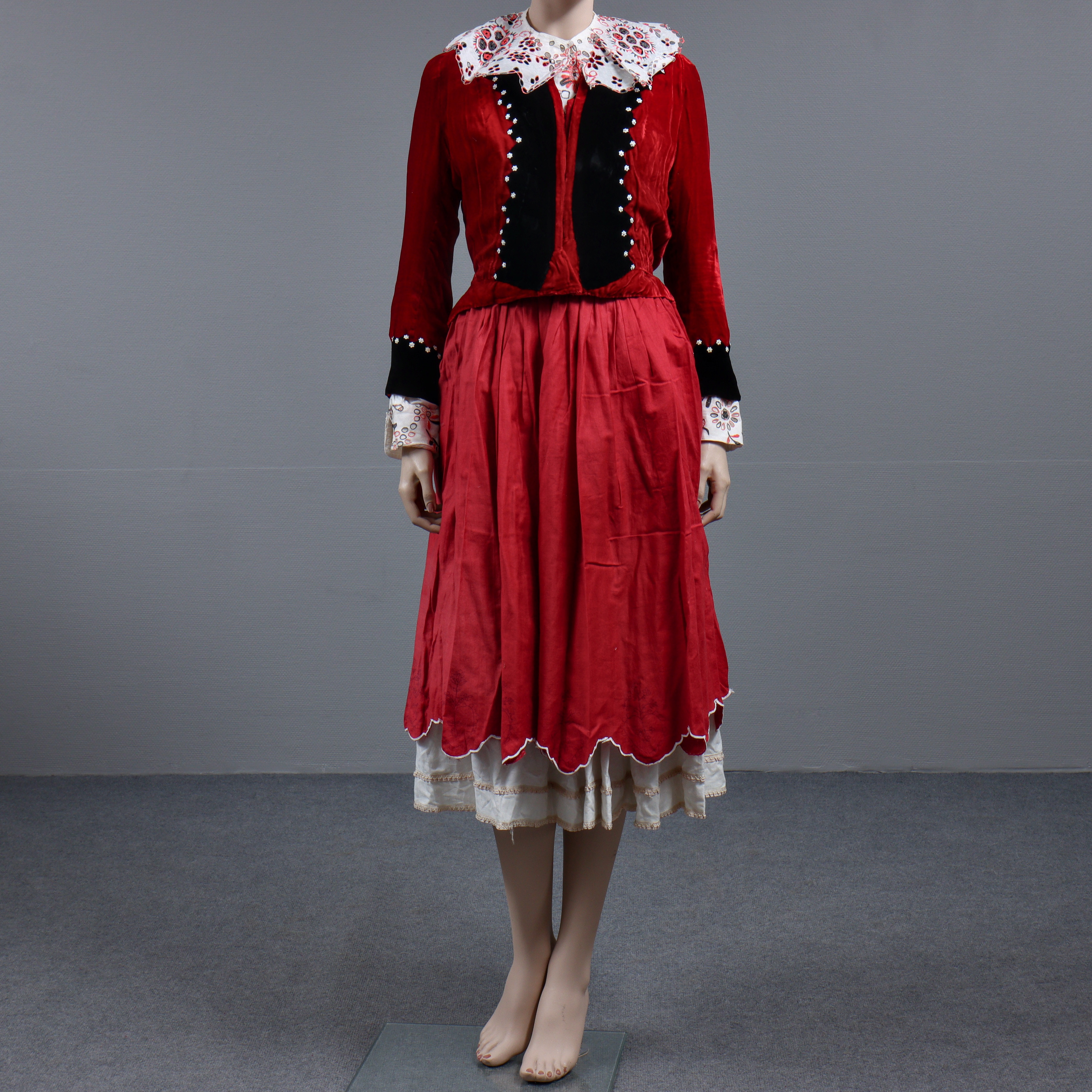 TRADITIONELL FOLKDRÄKT, ZALIPIE KRAKOW, POLEN, 1900-TAL.