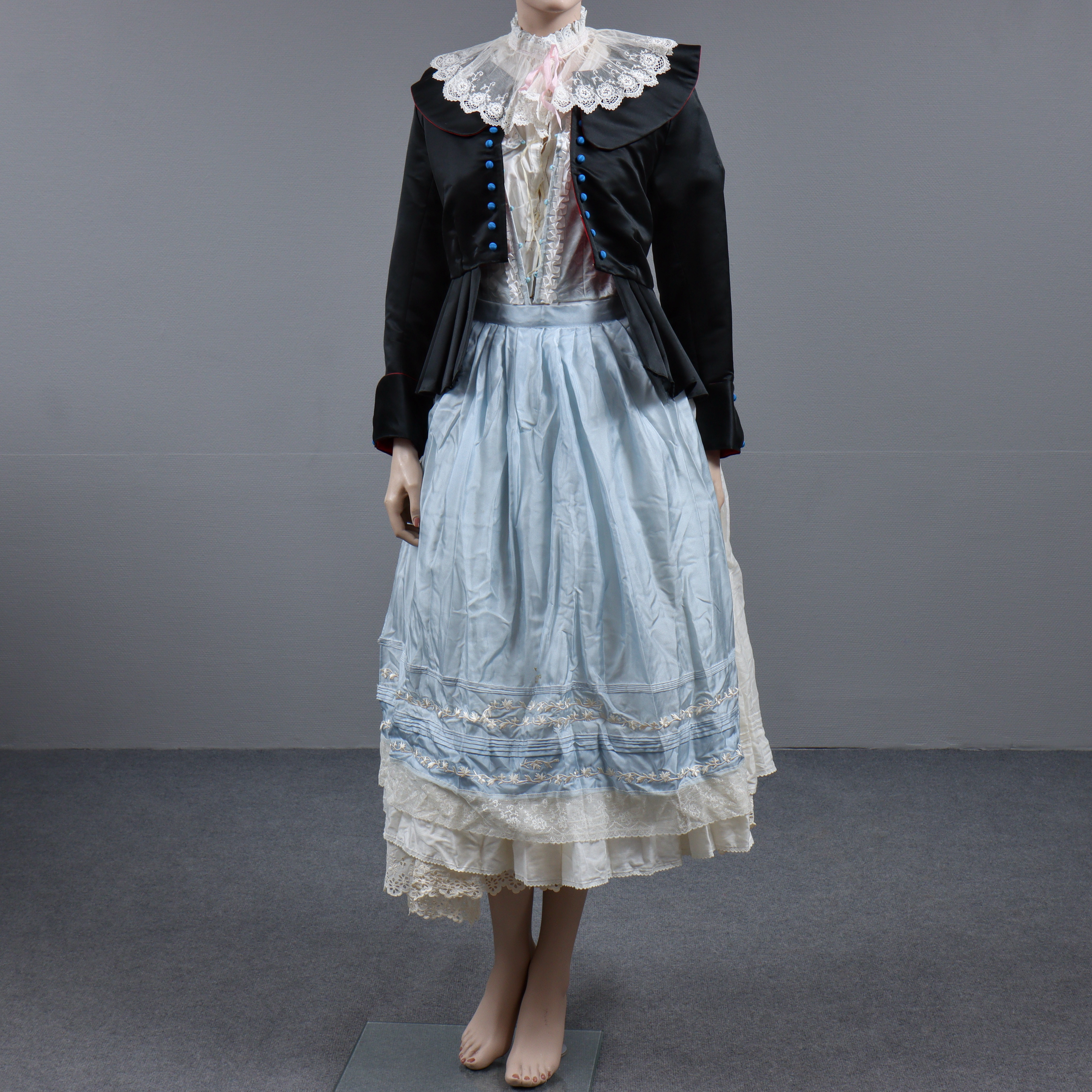 TRADITIONELL FOLKDRÄKT, SZAMOTULY COSTUME, POLEN, 1900-TALET.