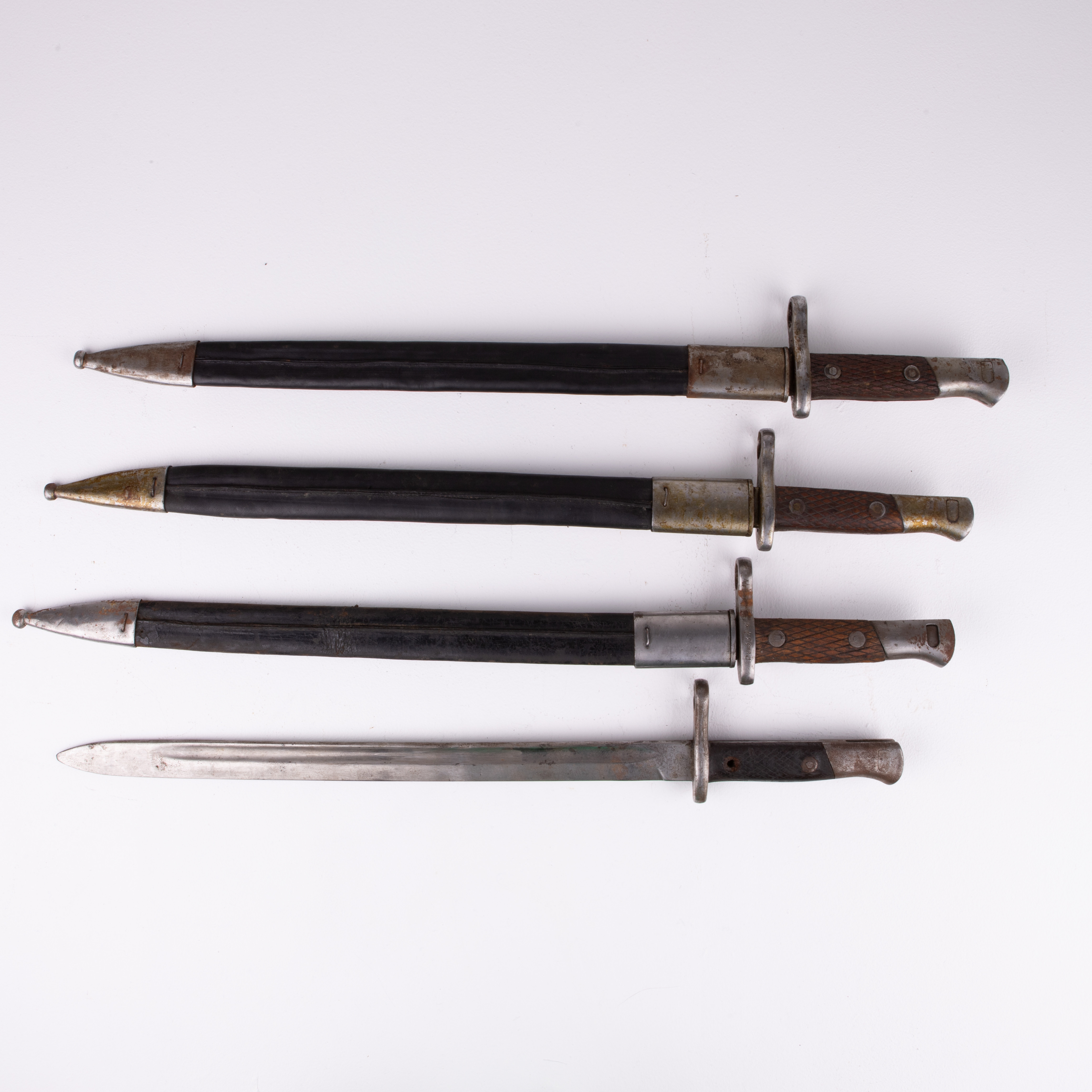 BAJONETTER, 4 st, m/1913 Mauser, Spanien, 1900-tal.
