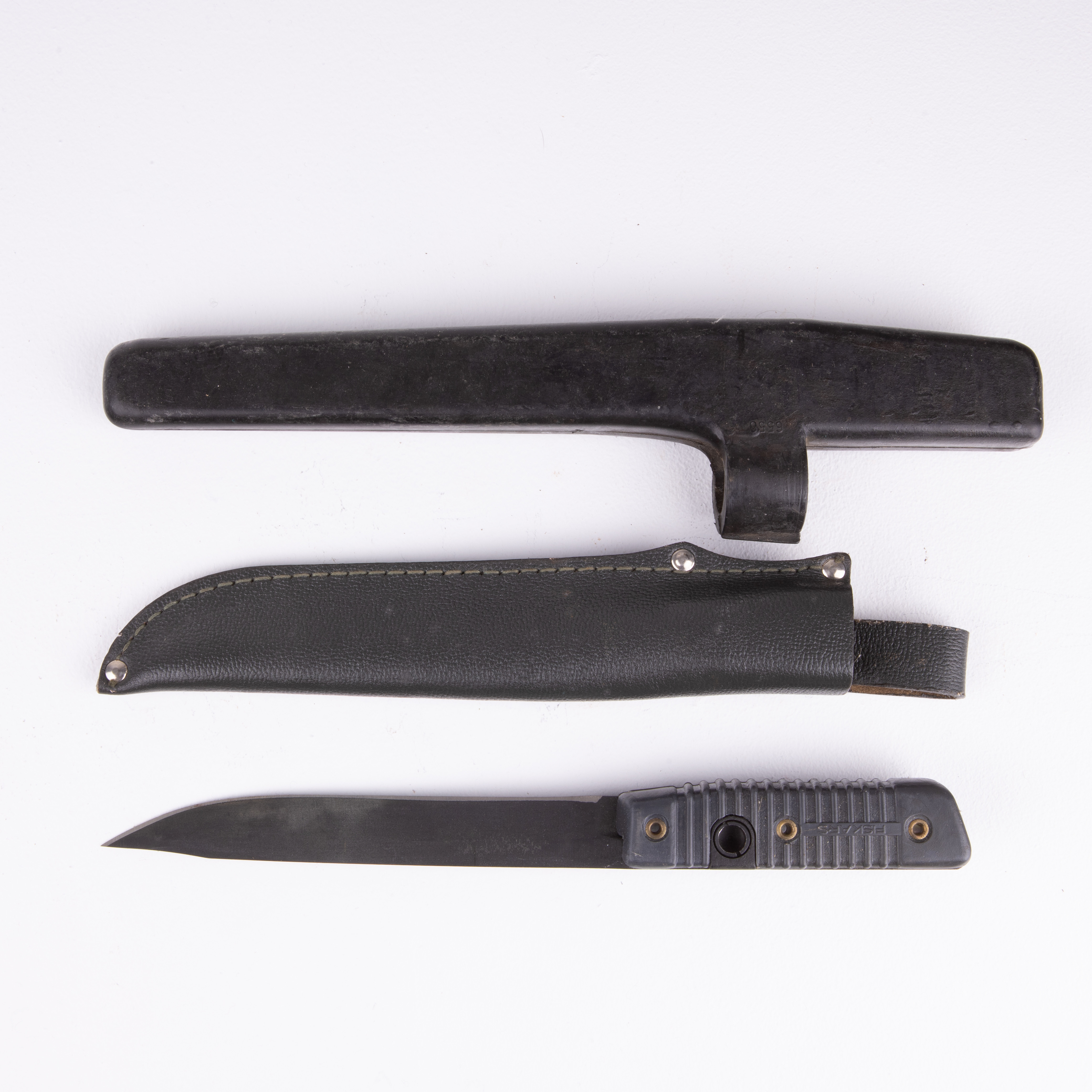 BAJONETTER, 2 st, Stridskniv m/1962, övningsbajonett, Finland, 1900-tal.