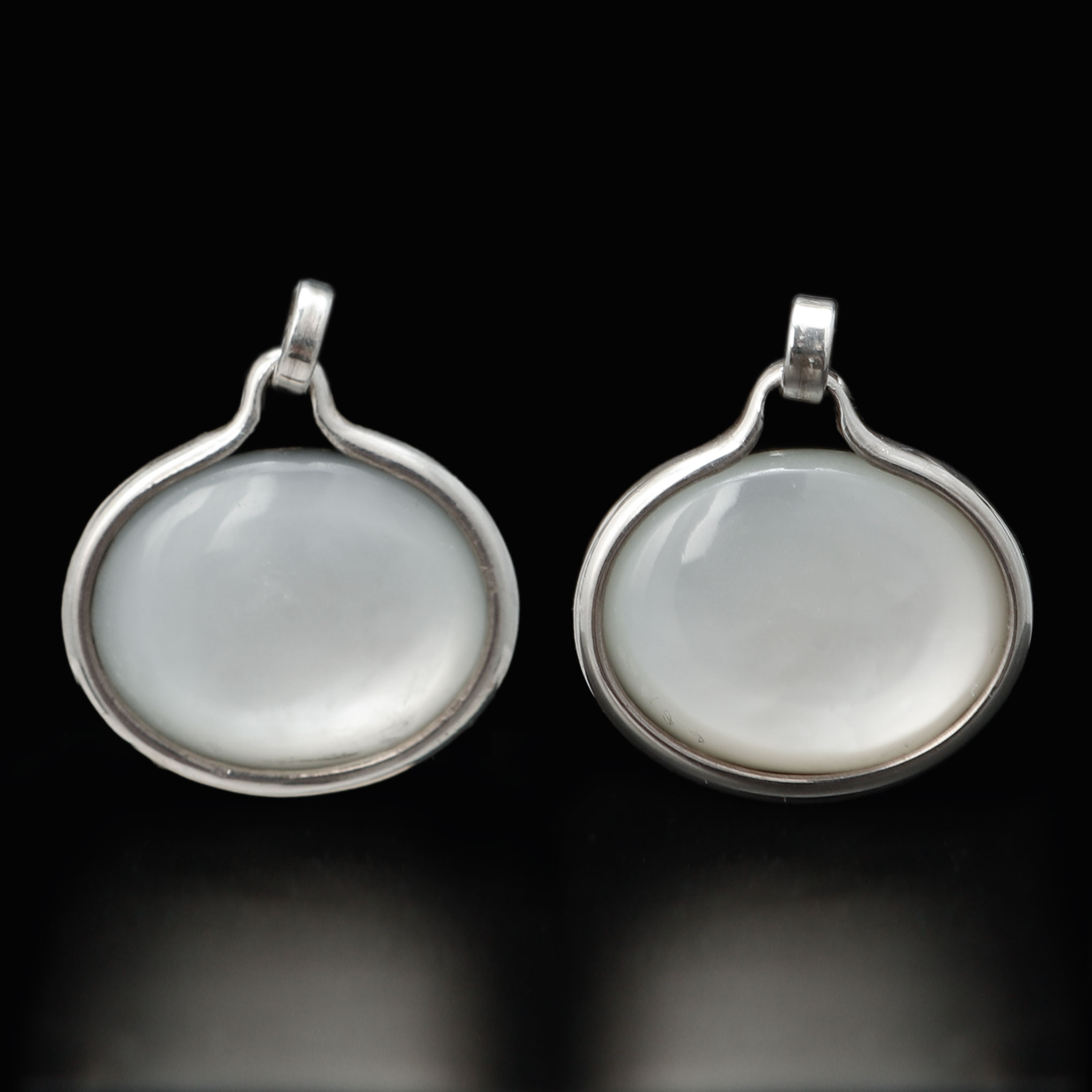 VIVIANNA TORUN BÜLOW-HÜBE. Örhängen, ett par, "Day and Night", silver, pärlemor och obsidian, Georg Jensen.