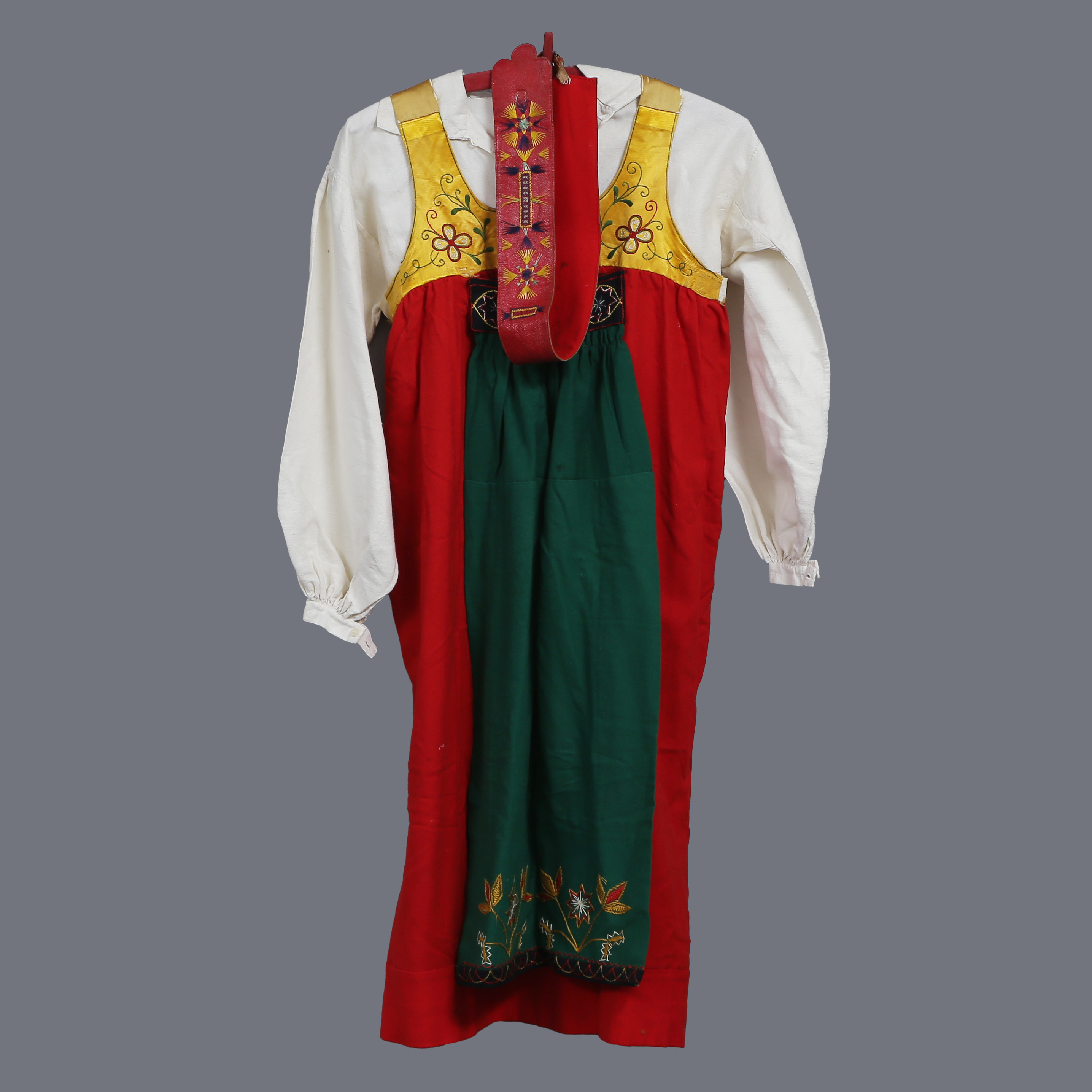 FOLKDRÄKT "VINGÅKERDRÄKTEN", VINGÅKER / ÖSTERÅKER, SÖRMLAND, SVERIGE, 1900-TAL.