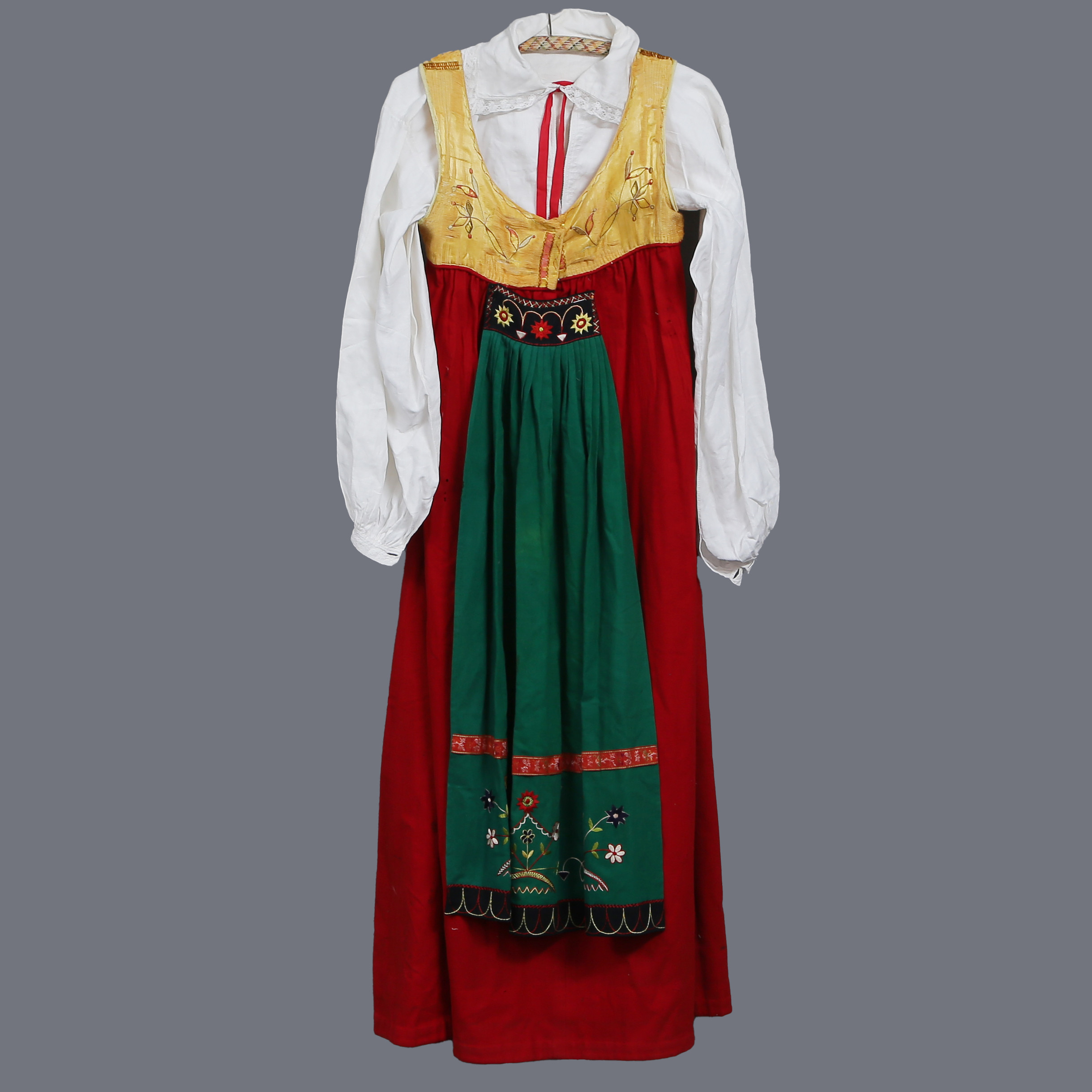 FOLKDRÄKT "VINGÅKERDRÄKTEN", VINGÅKER / ÖSTERÅKER, SÖRMLAND, SVERIGE, 1900-TAL.