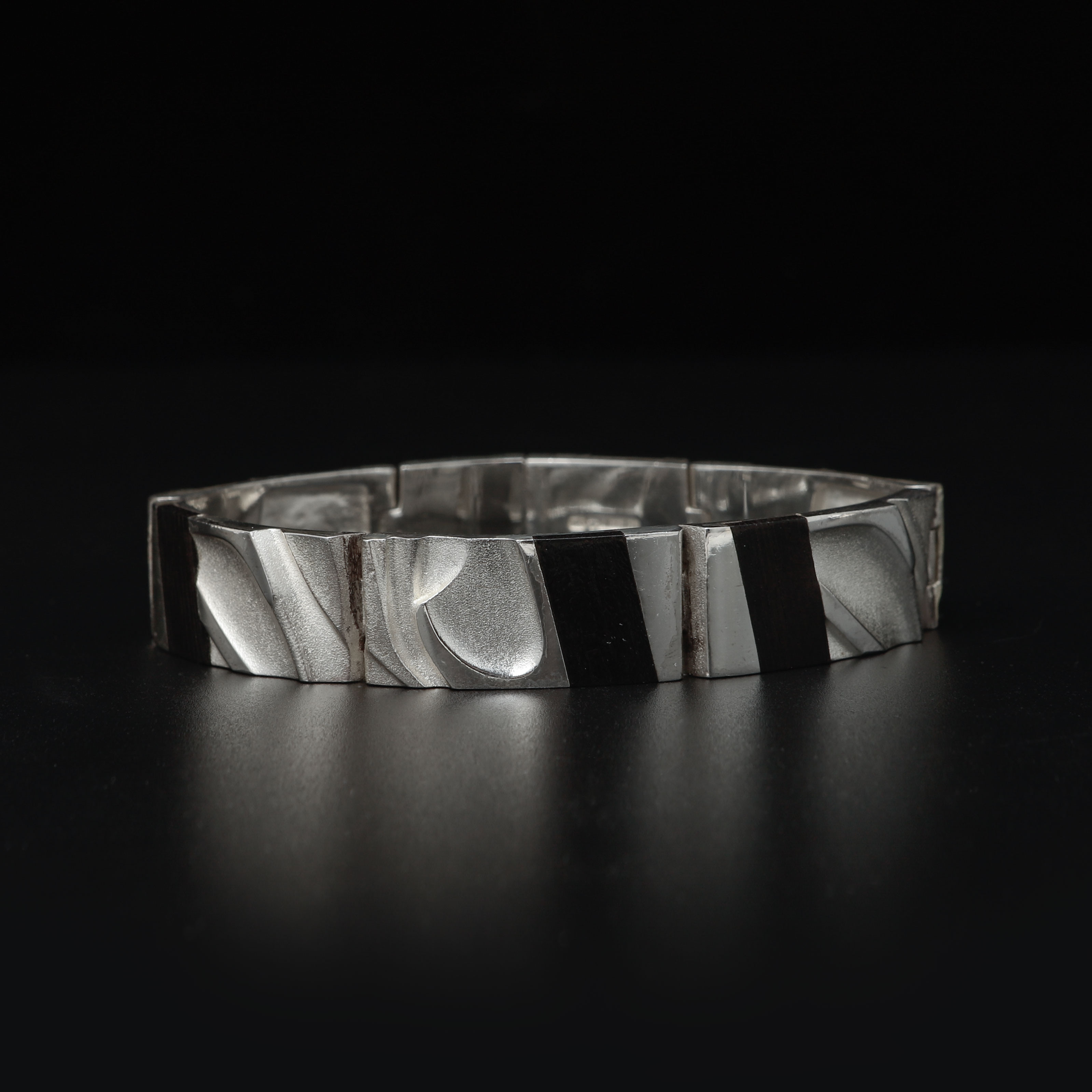 ZOLTAN POPOVITZ. Smyckegarnityr, 3 delar, silver och ebenholts, Lapponia, Helsingfors, 1990-tal.