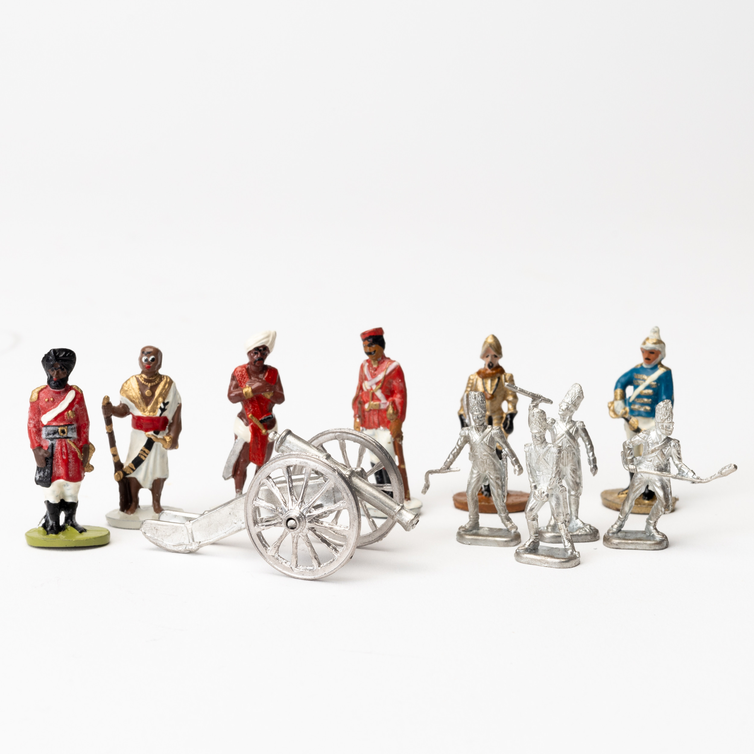 SOLDATER, 10 st, samt KANON, tenn, 1900-tal.