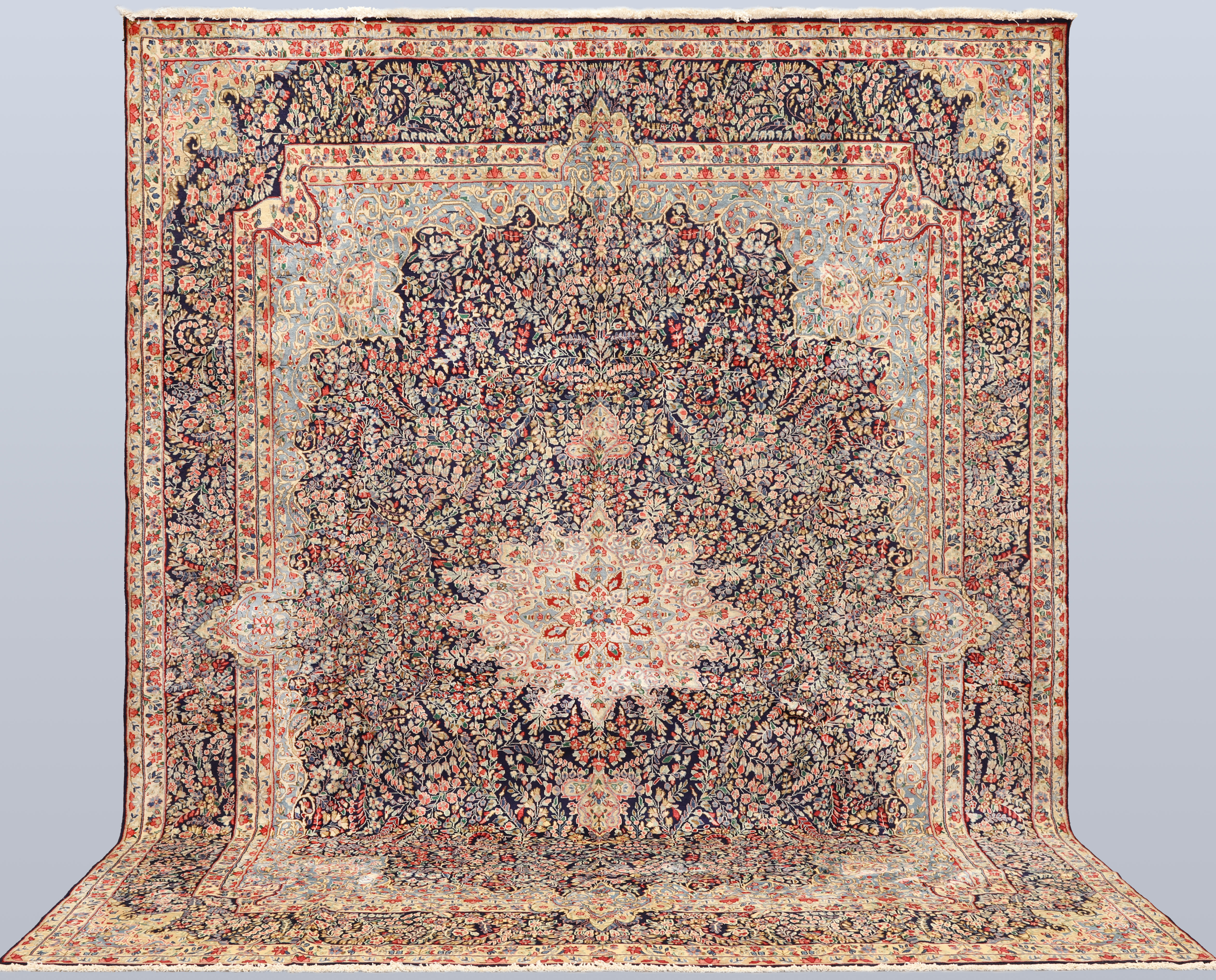 ORIENTMATTA. Kirman Lavar s.k millefleur, 396 x 310 cm.