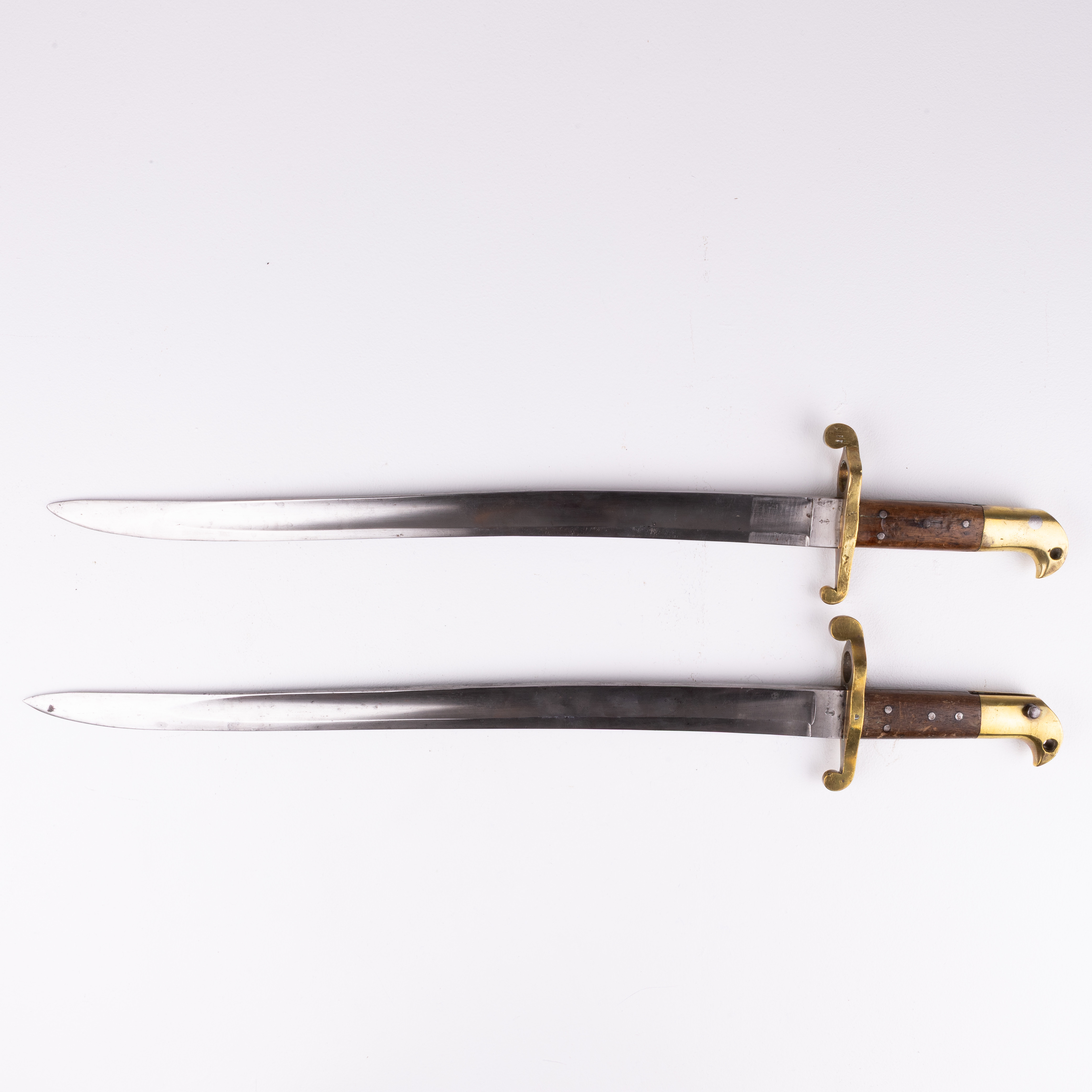 SABELBAJONETT/HUGGARE, 2 st, m/1867, m/1903 för artilleriet, Sverige, 1800-tal.