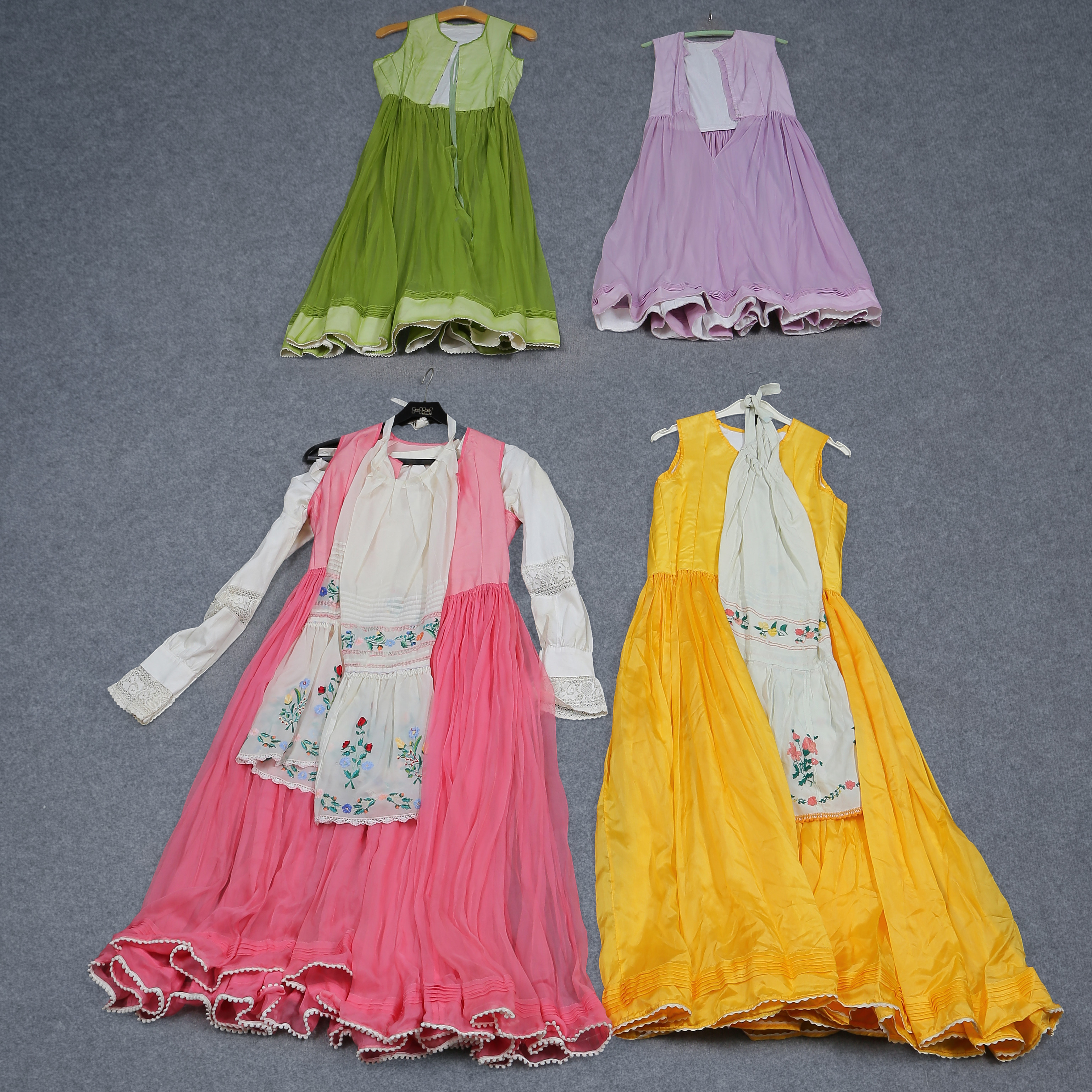 SAMLING TRADITIONELLA FOLKDRÄKTER, BISKUPIN POLEN, 1900-TAL.