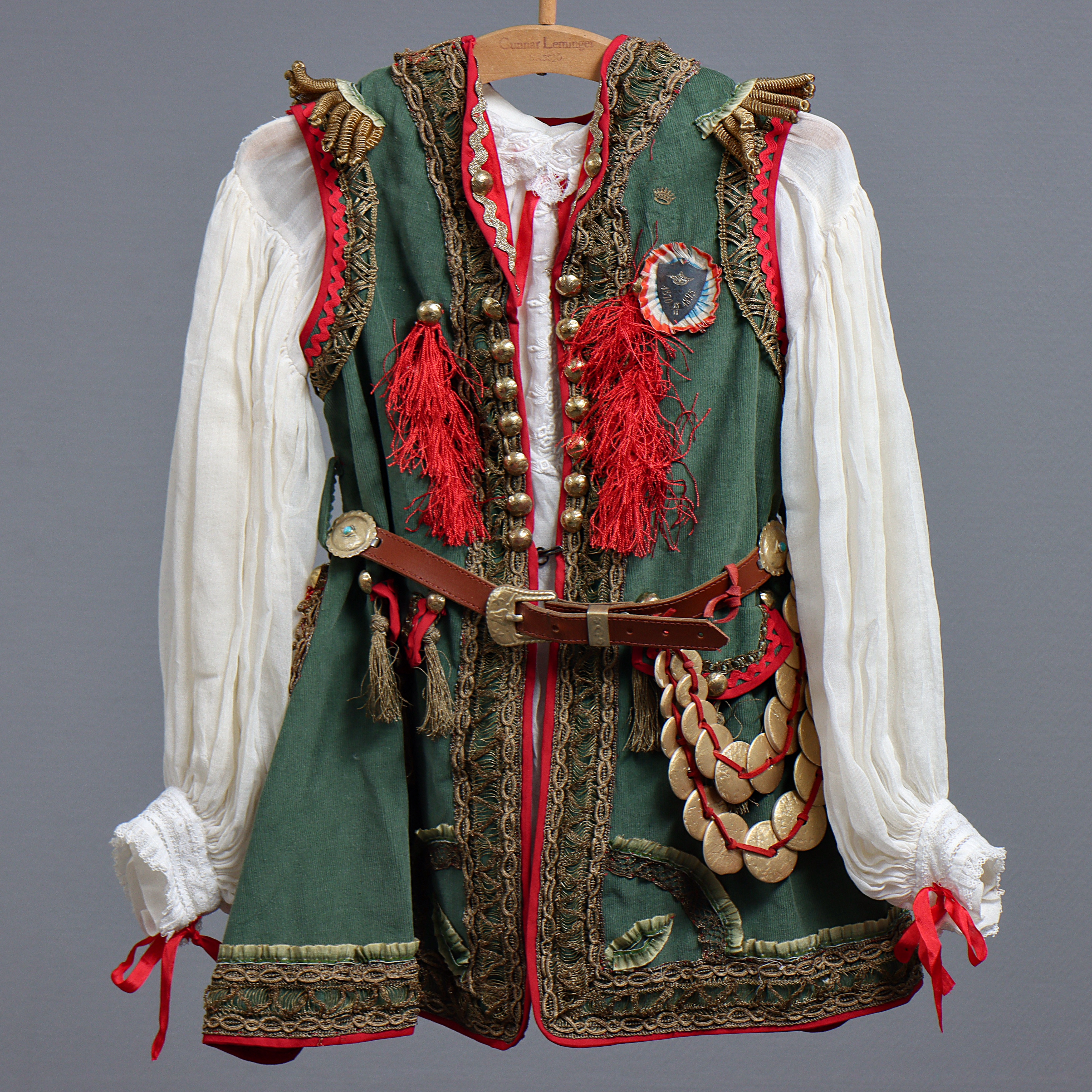 TRADITIONELL FOLKDRÄKT FÖR BARN, KRAKOW POLEN, 1900-TAL.