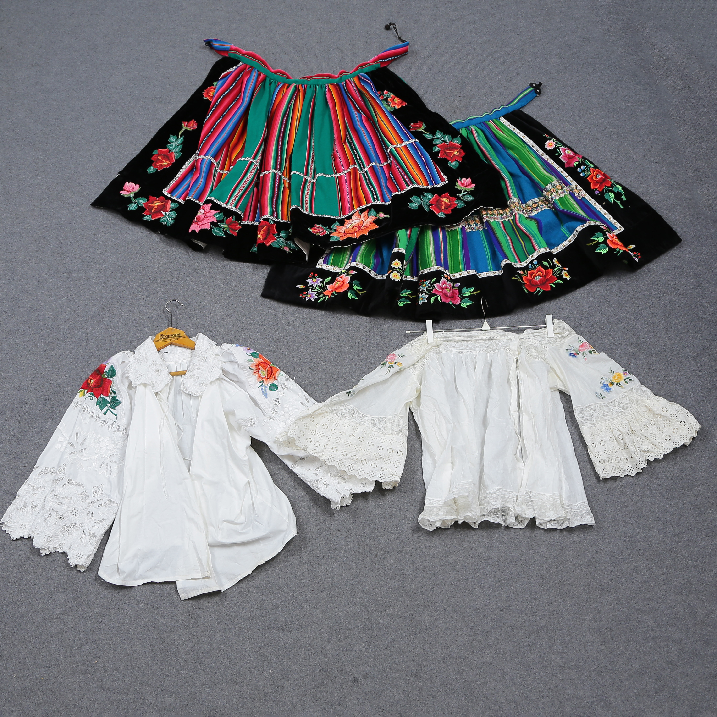 DELAR TILL FOLKDRÄKT, LOWICZ POLEN, 1900-TAL.