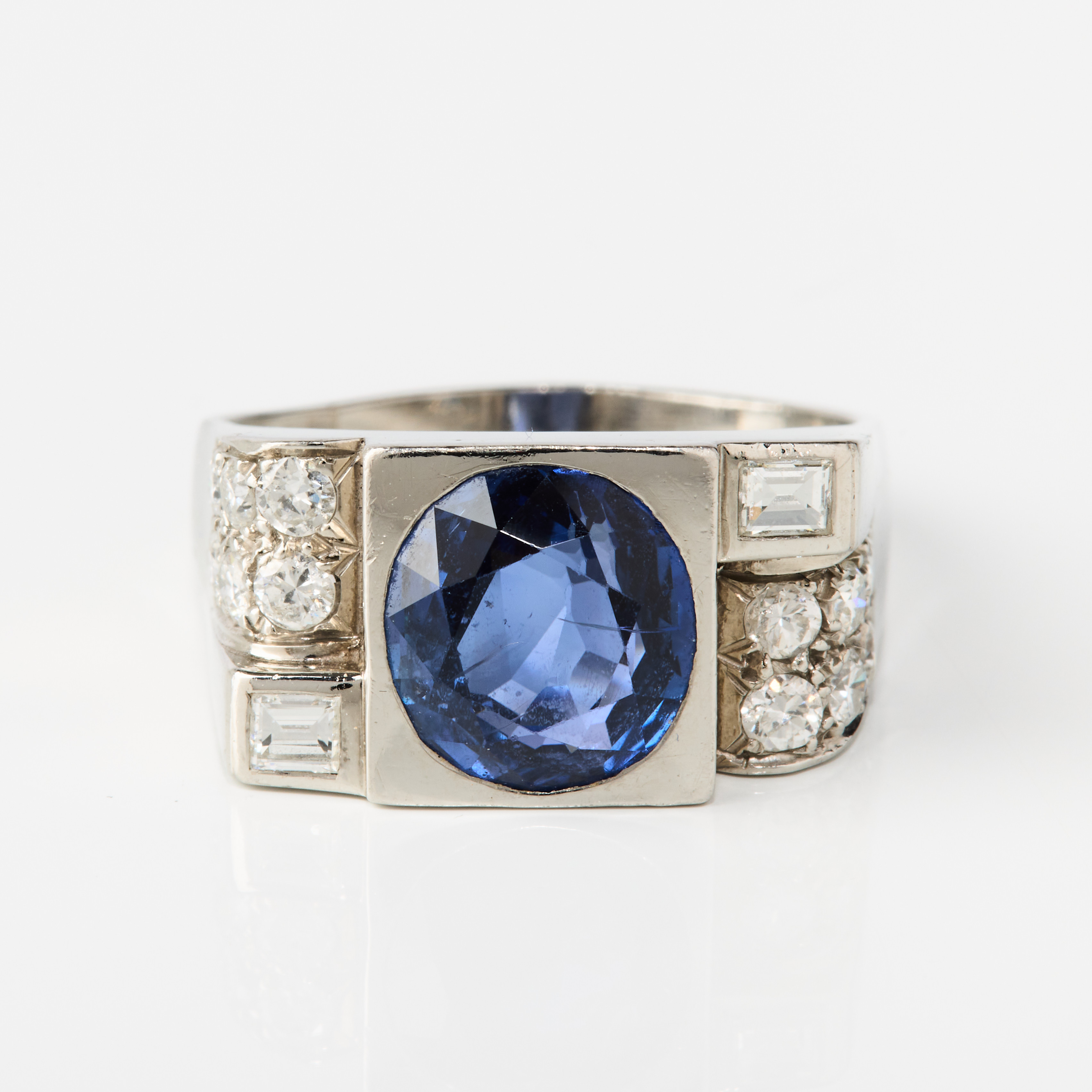 RING, platina med en safir och diamanter, Frankrike 1950-tal.