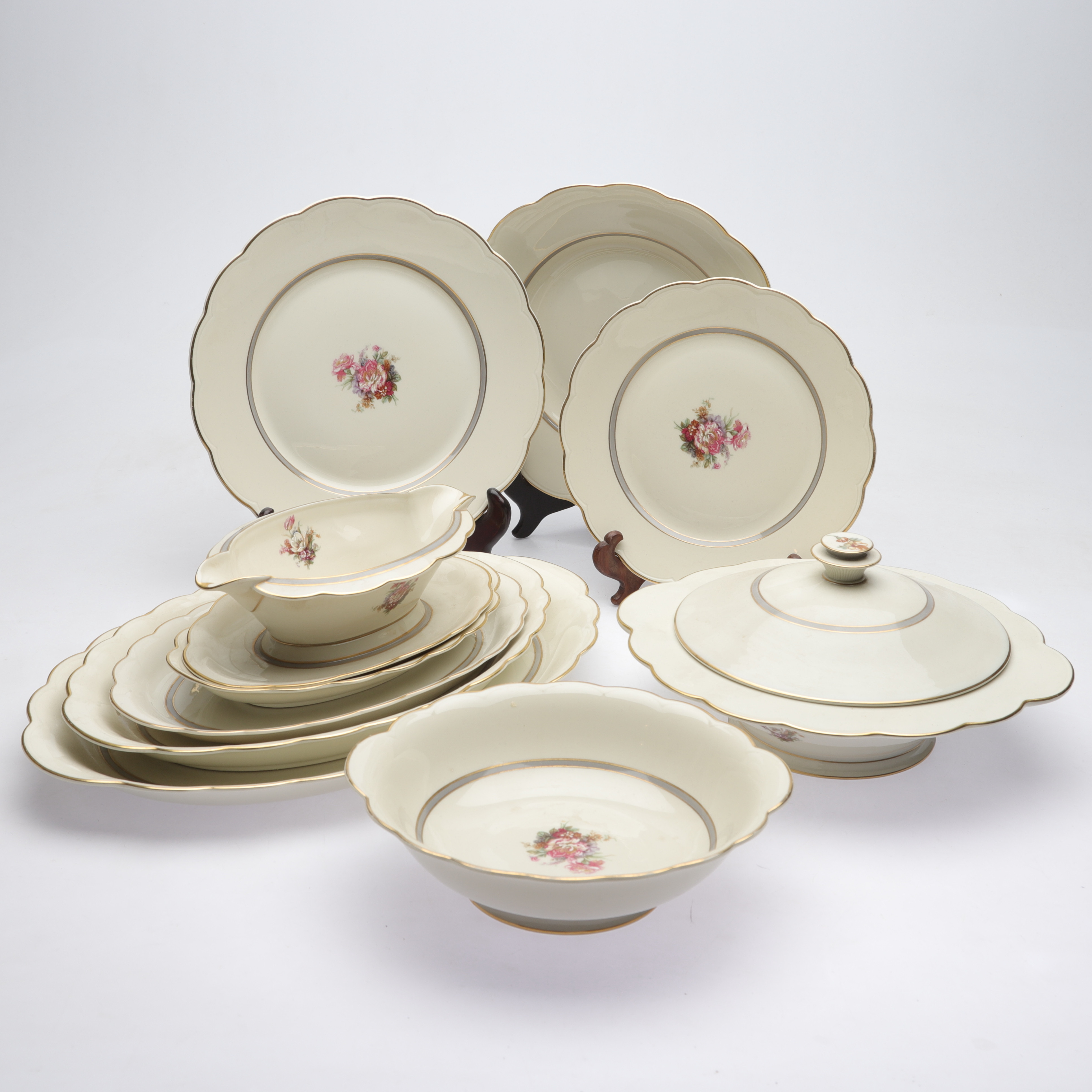 MATSERVIS, ca 64 delar, porslin, Königl pr.Tettau, Tyskland, 1900-tal.