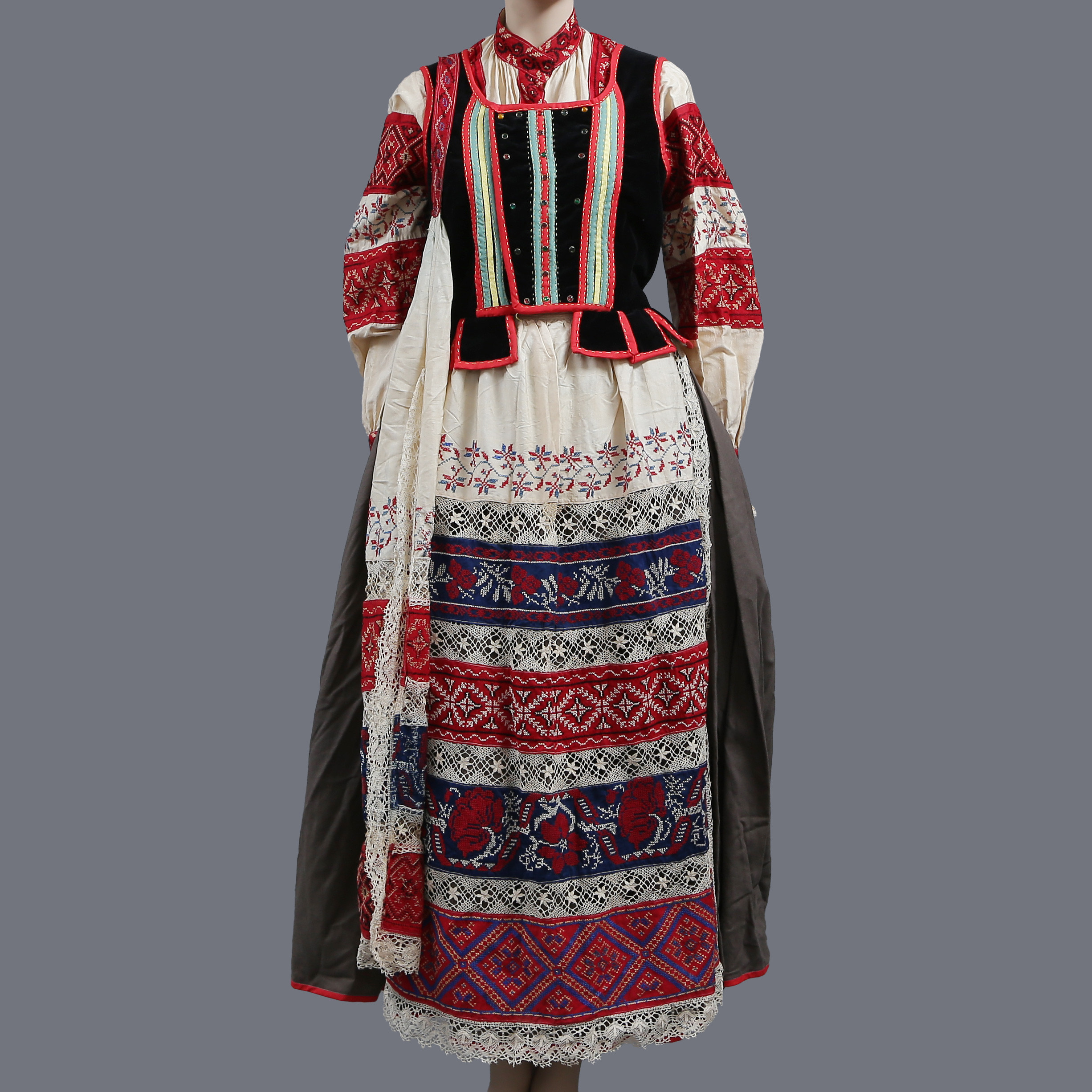 TRADITIONELL FOLKDRÄKT, BIALORUS VITRYSSLAND, 1900-TAL.