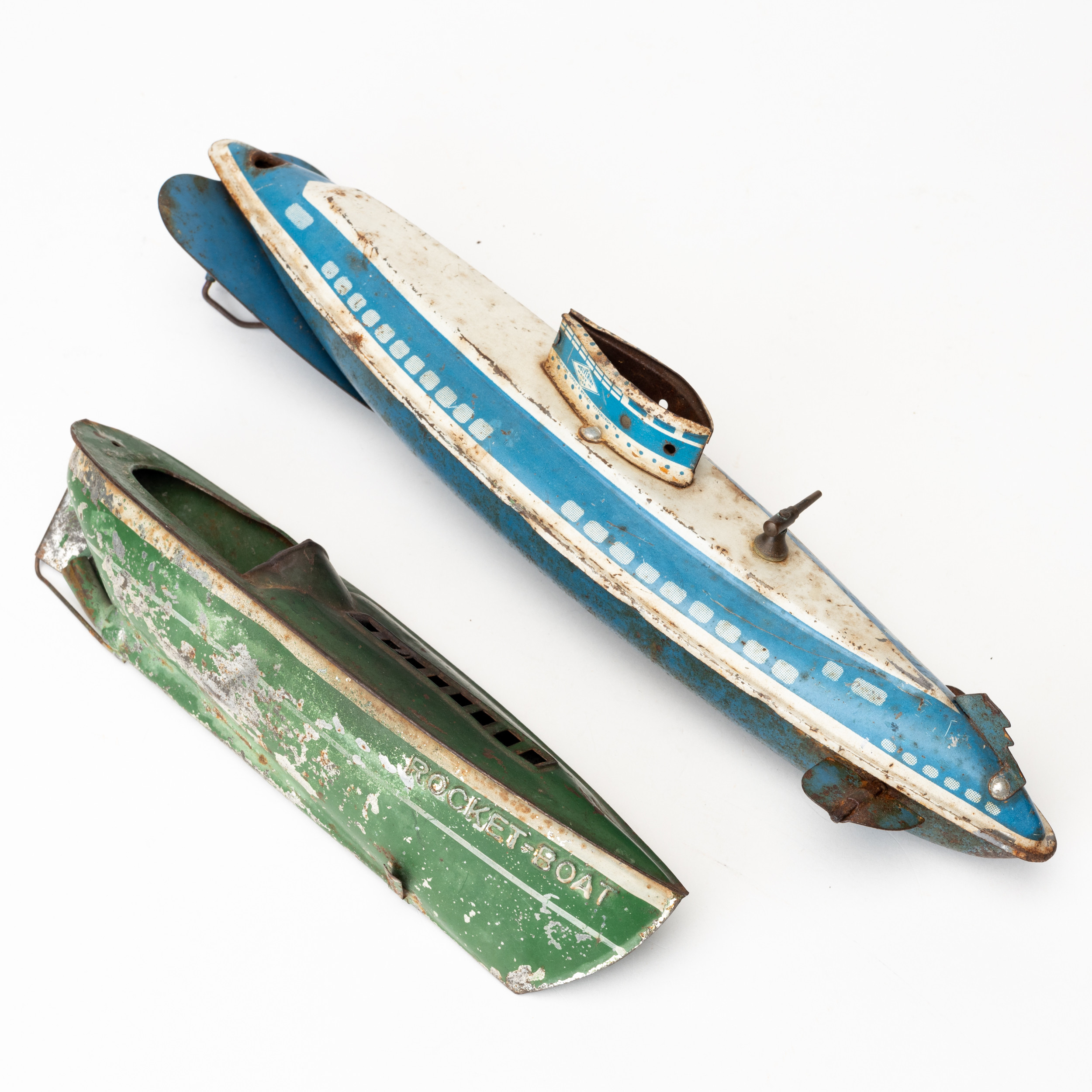 BÅT SAMT UBÅT, plåt, varav en märkt: Wolverine, Pittsburgh, USA, 1900-talets mitt.