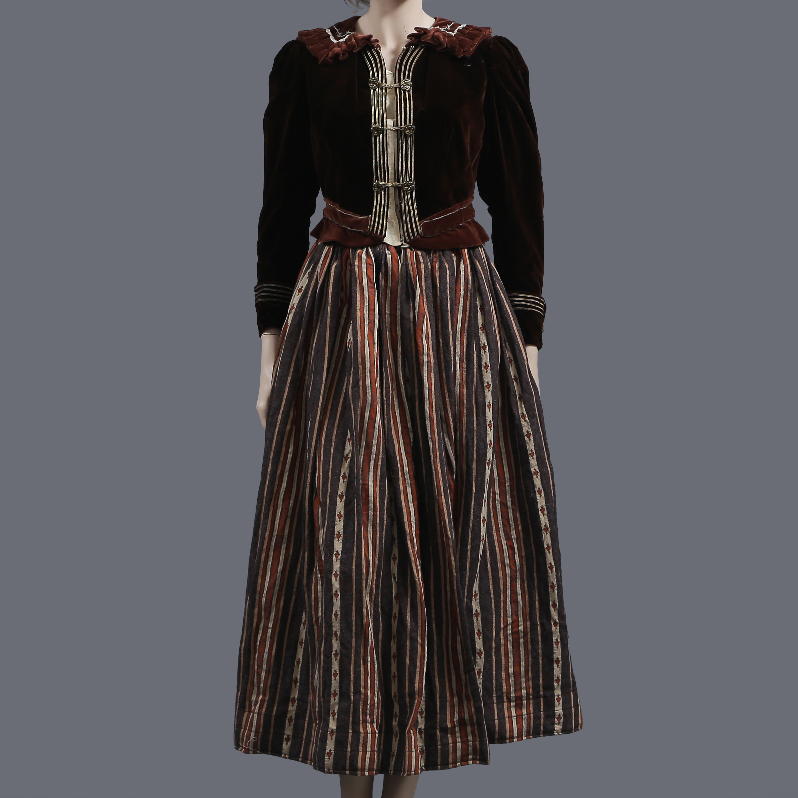 ÄLDRE TRADITIONELL FOLKDRÄKT, DOLNY SLASK POLEN, 1800-TAL.