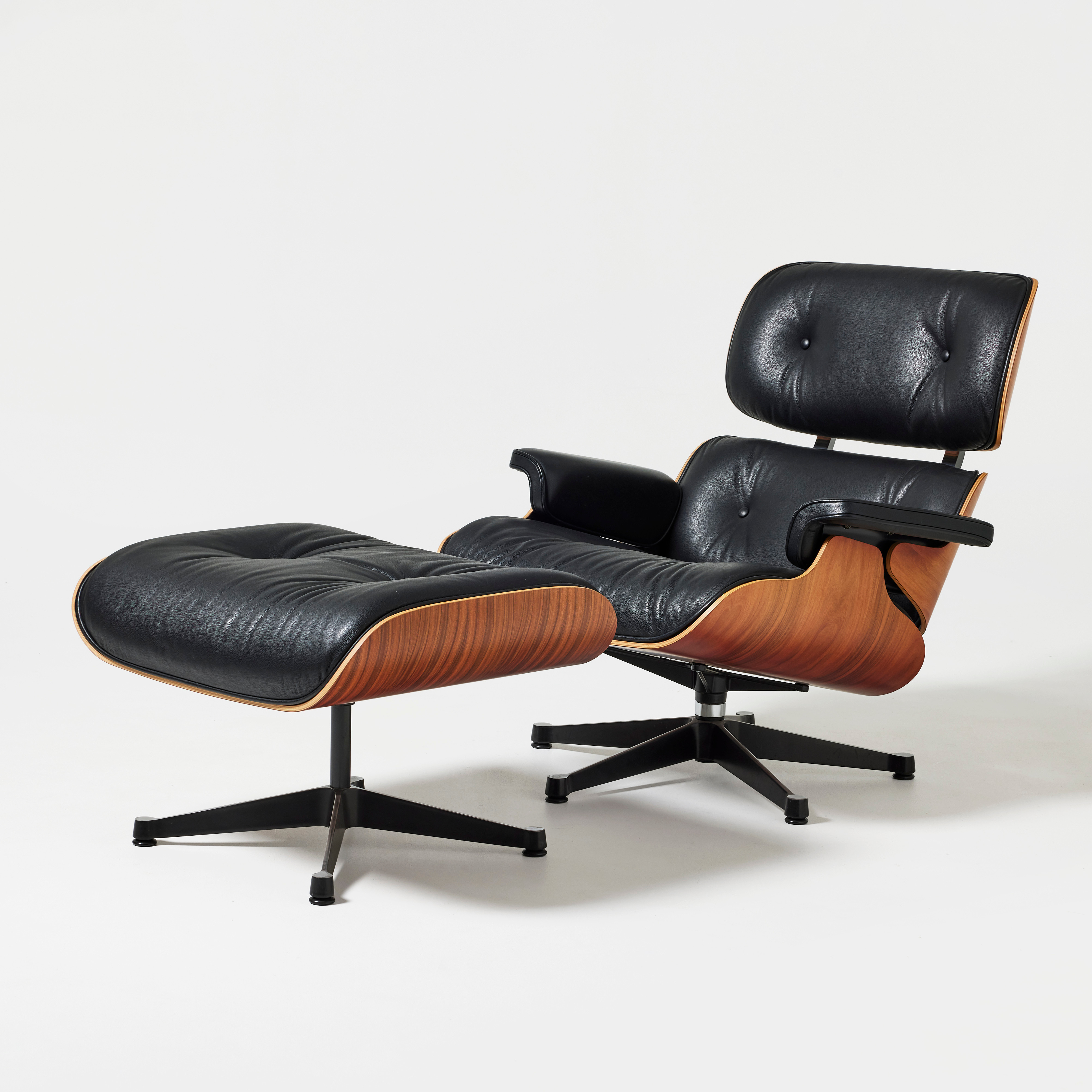 CHARLES EAMES. "Lounge Chair With Ottoman", fåtölj med fotpall, Vitra, modellnummer 670 respektive 671, formgiven 1956, santos palisander.