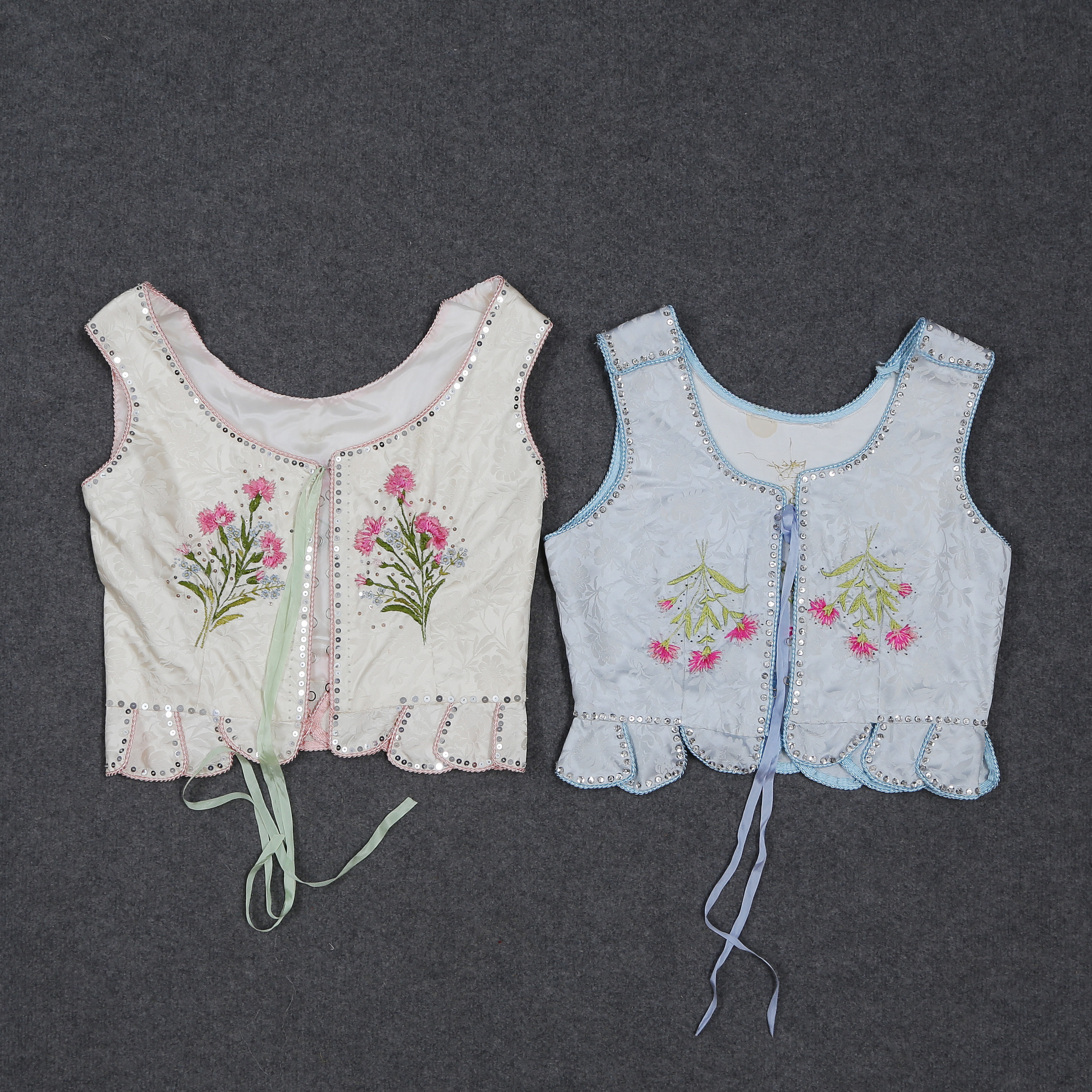 PARET LIVSTYCKEN TILL TRADITIONELL FOLKDRÄKT, HANDGJORDA, POLEN, 1900-TAL.