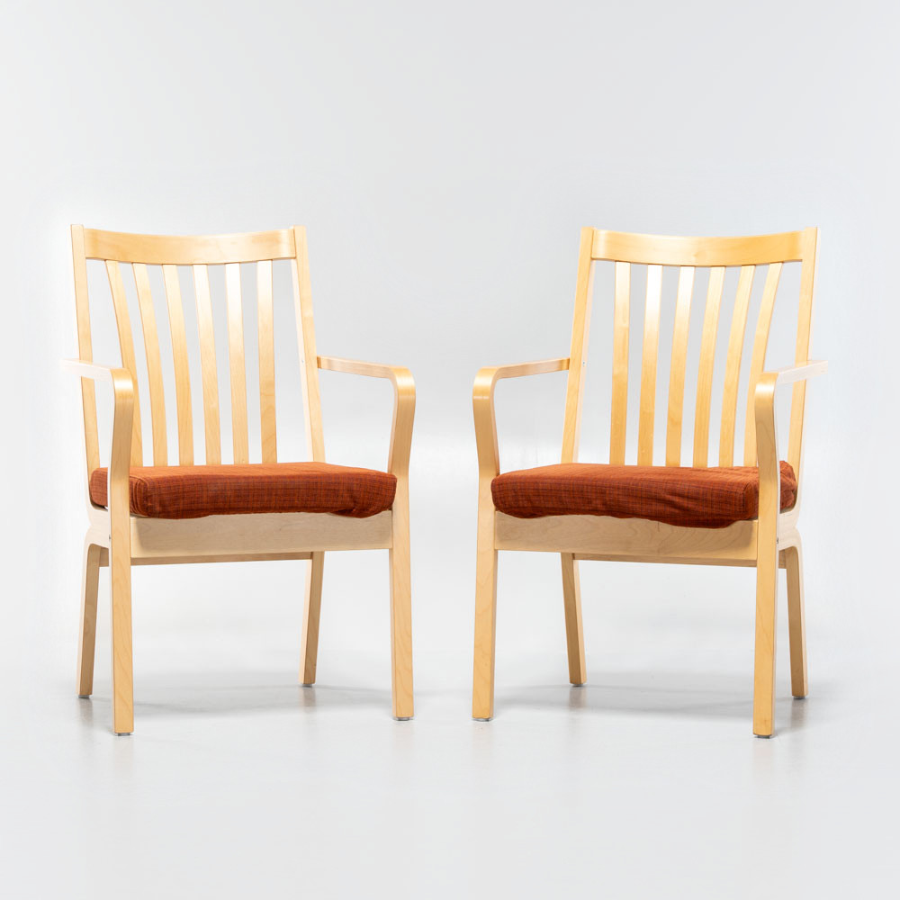 HELGE TARALDSEN. Karmstolar, ett par, "DUUN", Helland, Norge, samtida.