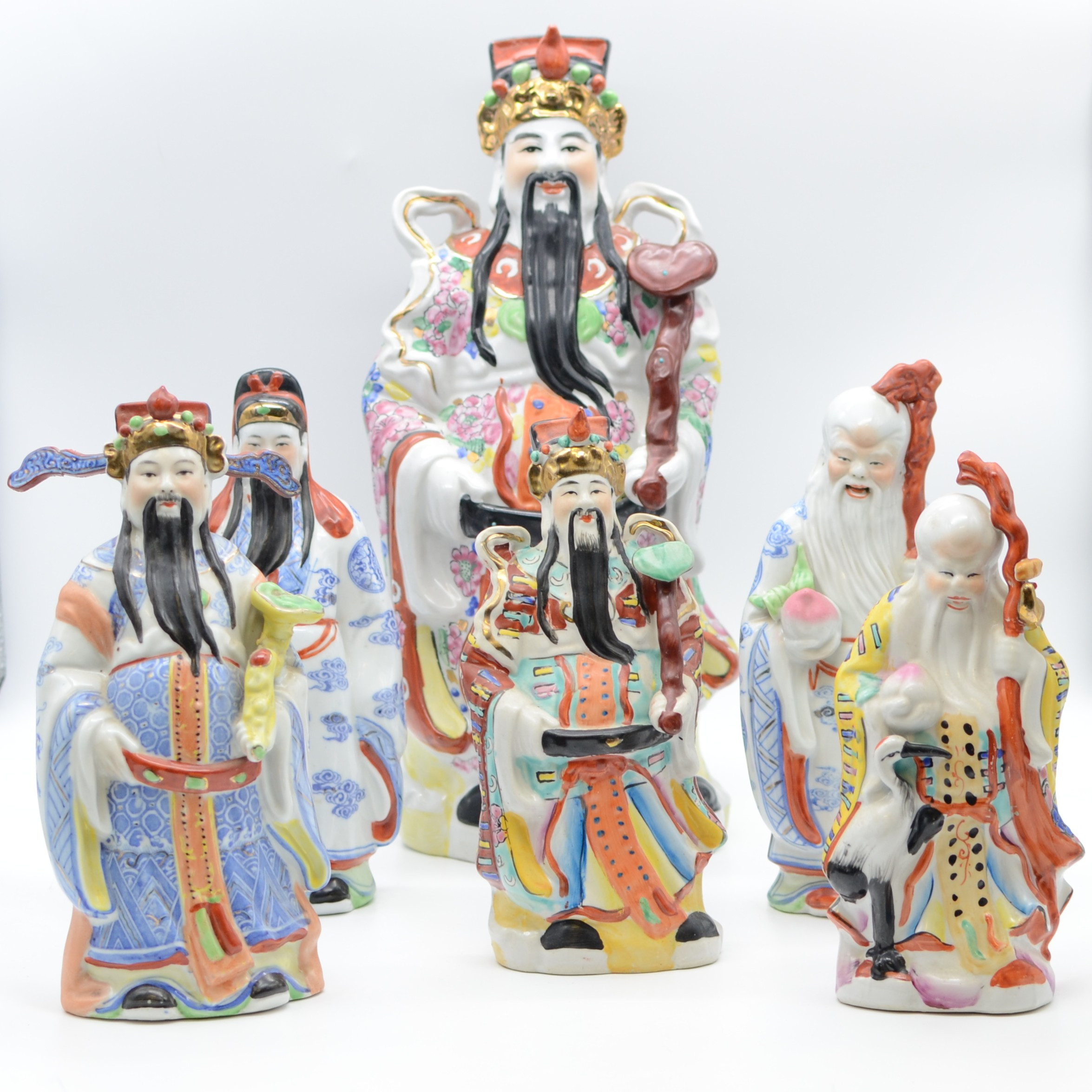 SECHS SKULPTUREN KONVOLUT, "FU LU SHOU" UND BEGLEITFIGUREN, CHINA, JINGDEZHEN, UM 1960-1980.
