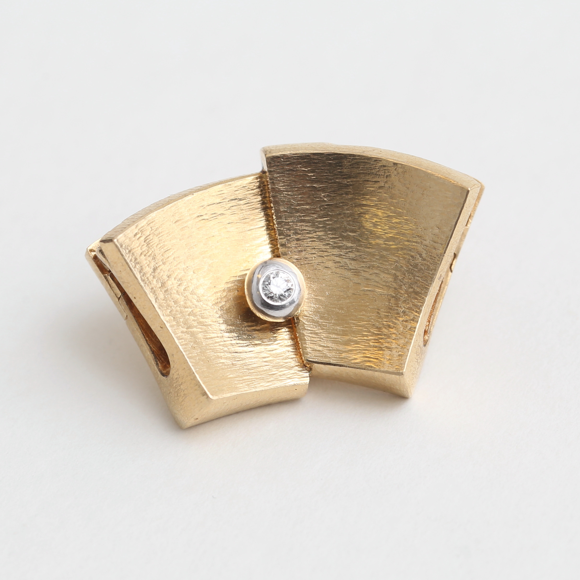 OLE LYNGGAARD. Lås, 18 k guld med diamant 0.05ct, 12,68 gram.