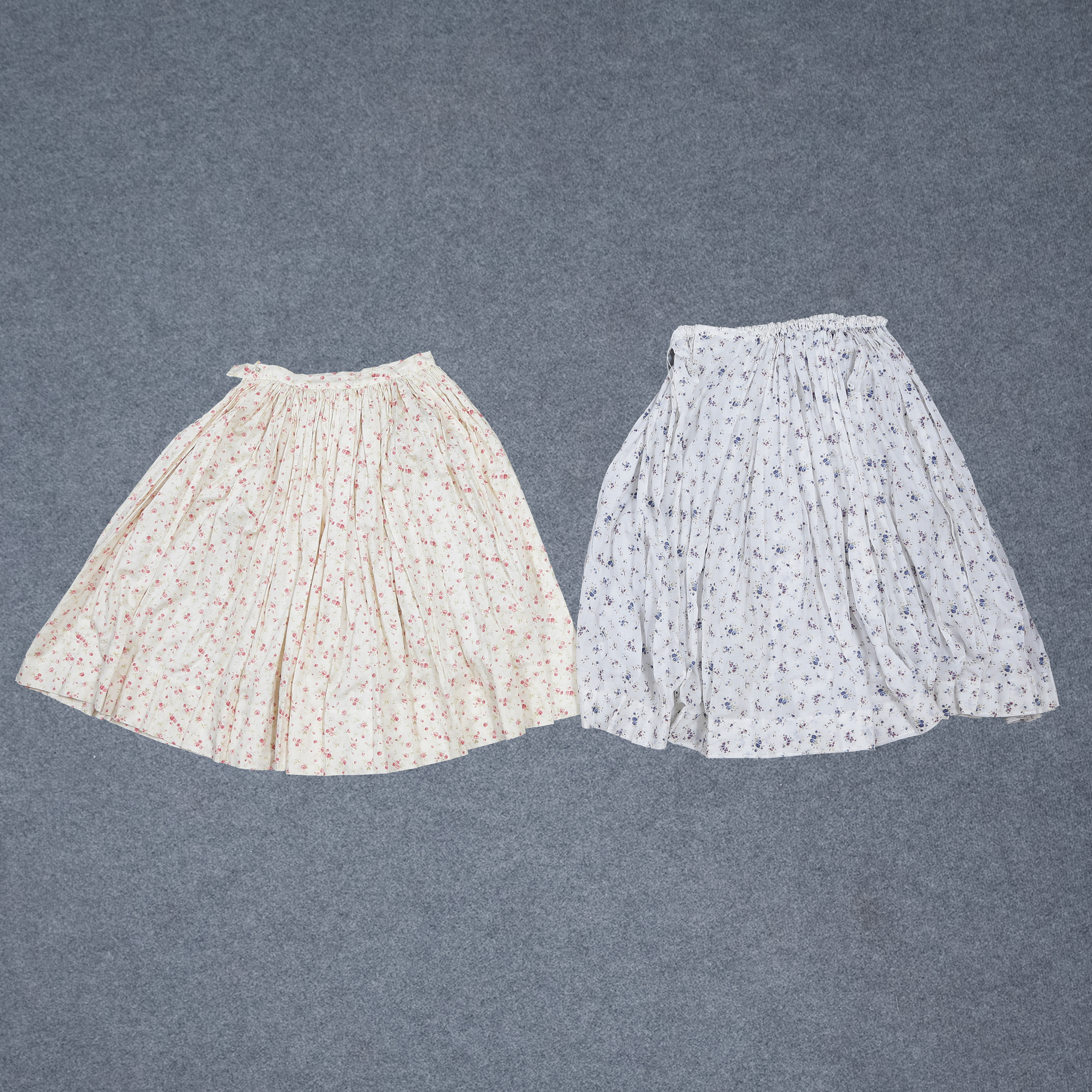 PARET KJOLAR, BLOMMÖNSTER, POLEN, 1900-TAL.