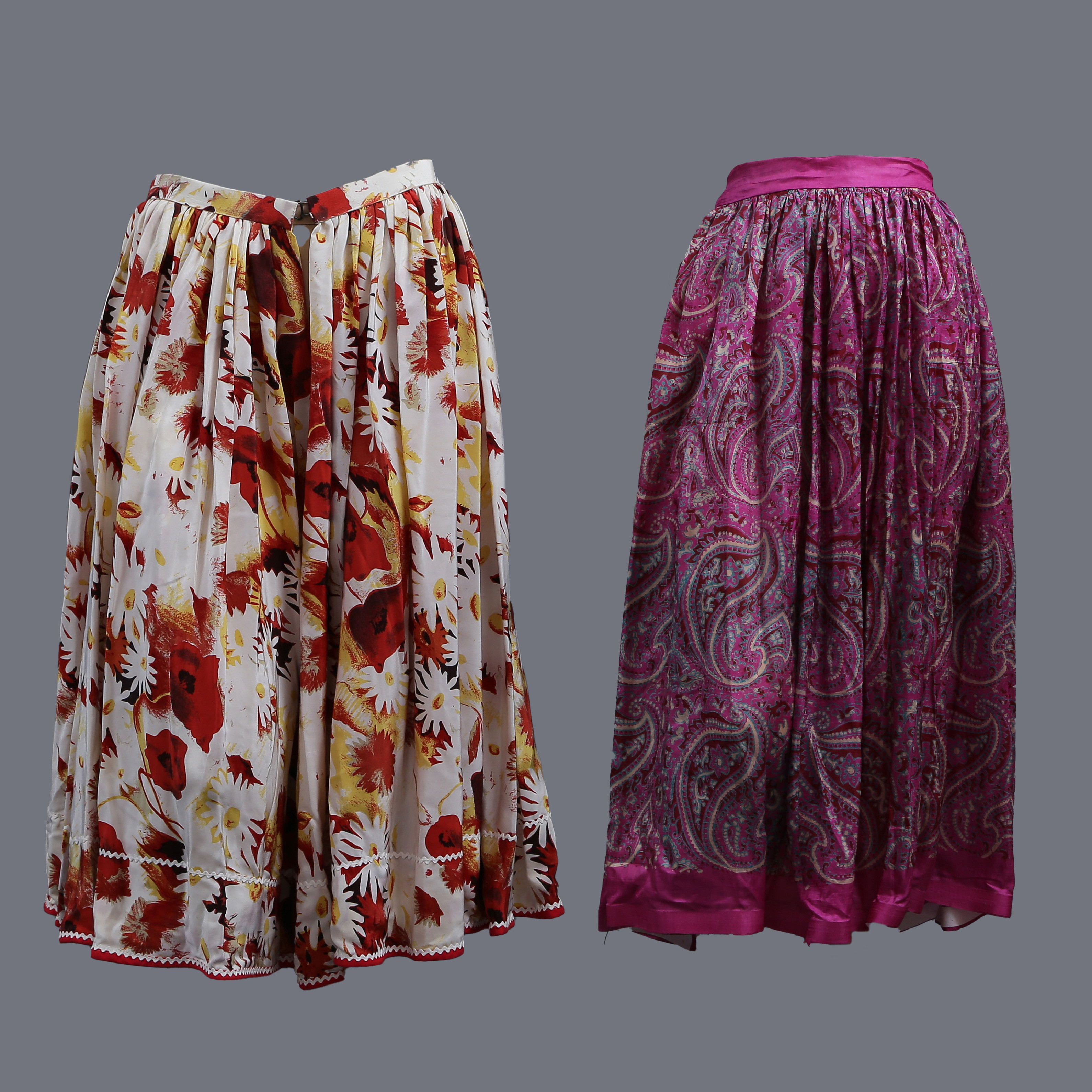 PARET KJOLAR, RIKA MÖNSTER, POLEN, 1900-TAL.