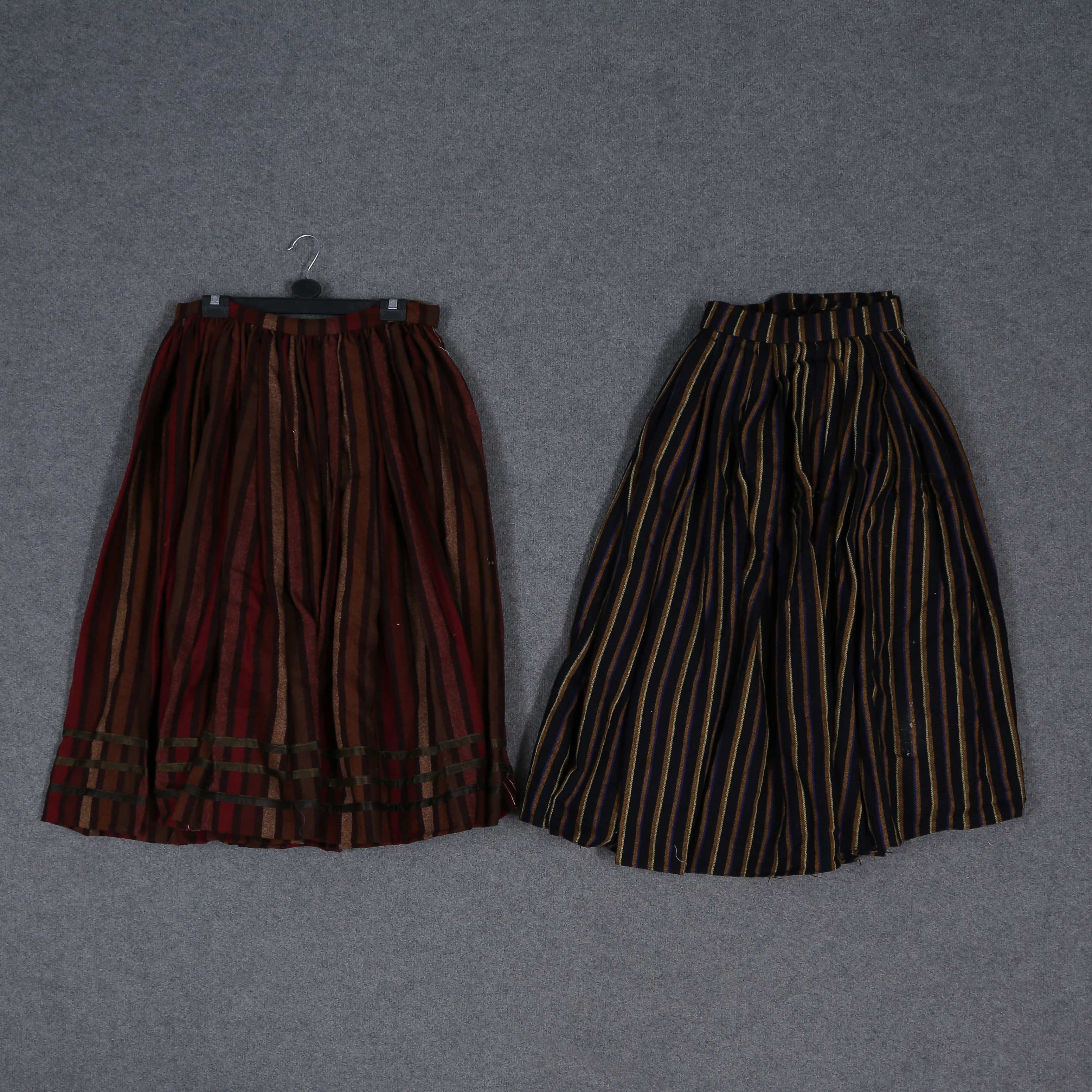 PARET KJOLAR, MÖRKRANDIGA, 1900-TAL.