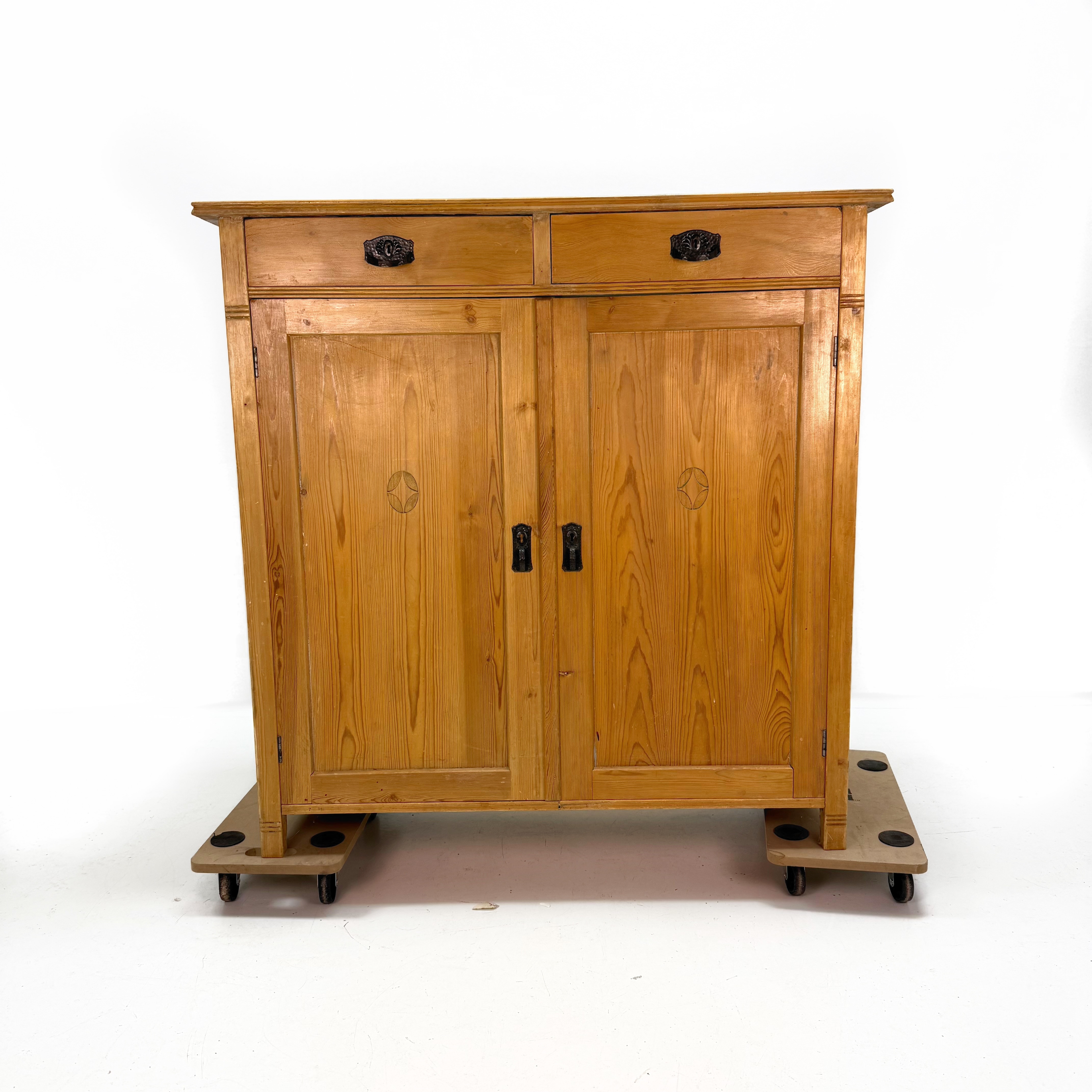 BYRÅ, trä, skåp och lådor, 1900 talets första hälft.