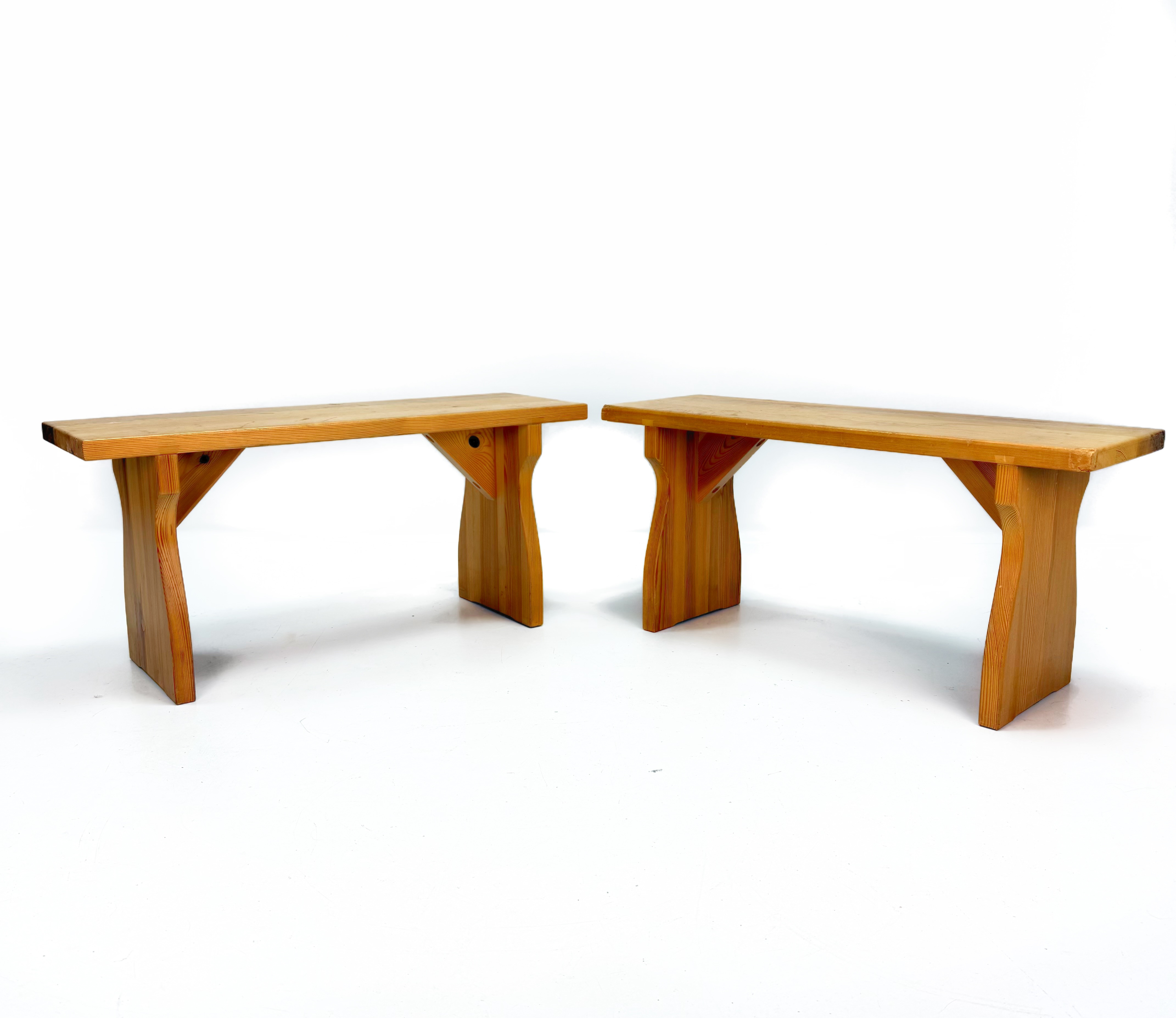 BÄNKAR 2 st, furu 1900 tal.