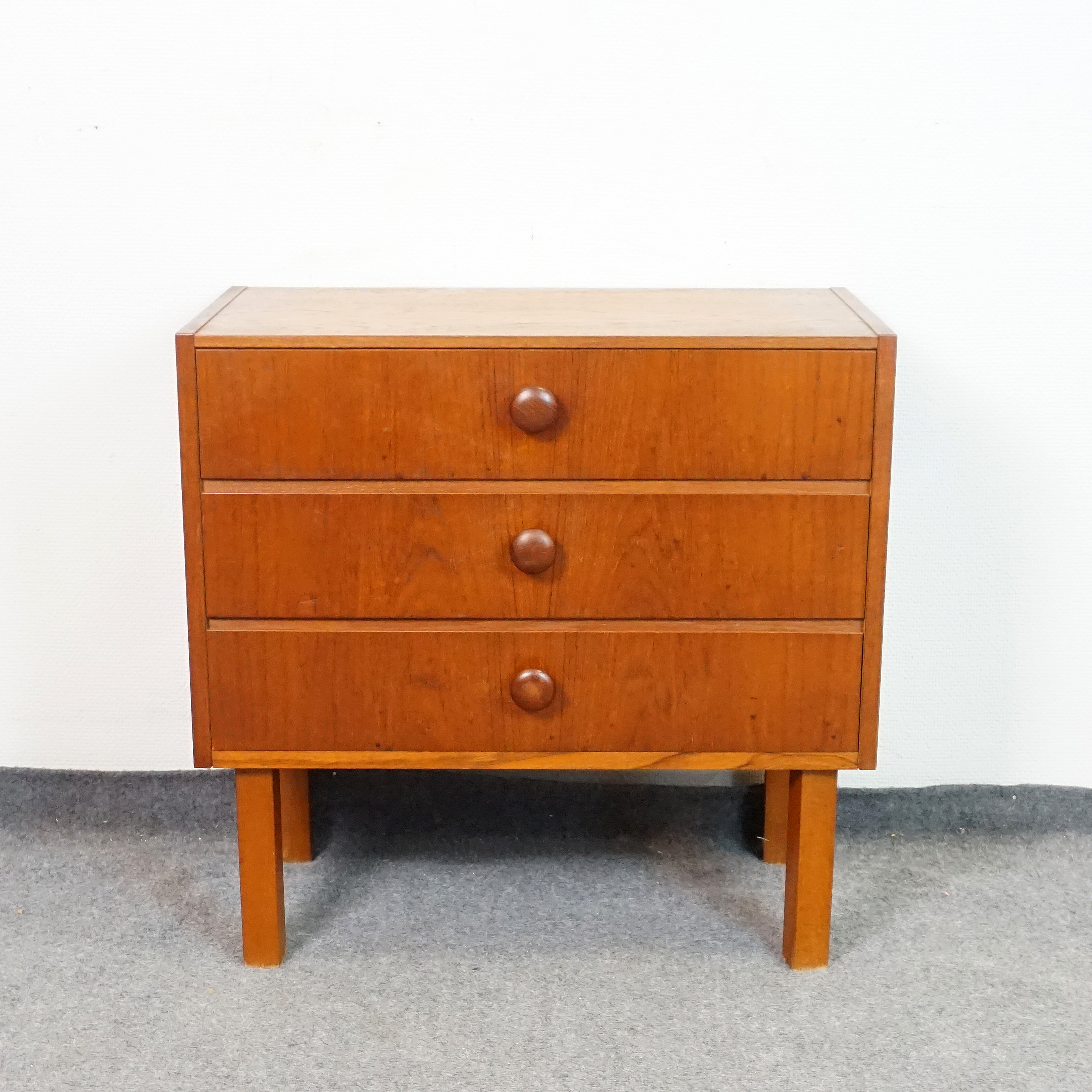 HALLBYRÅ, 3 lådor, 1900-talets andra hälft.