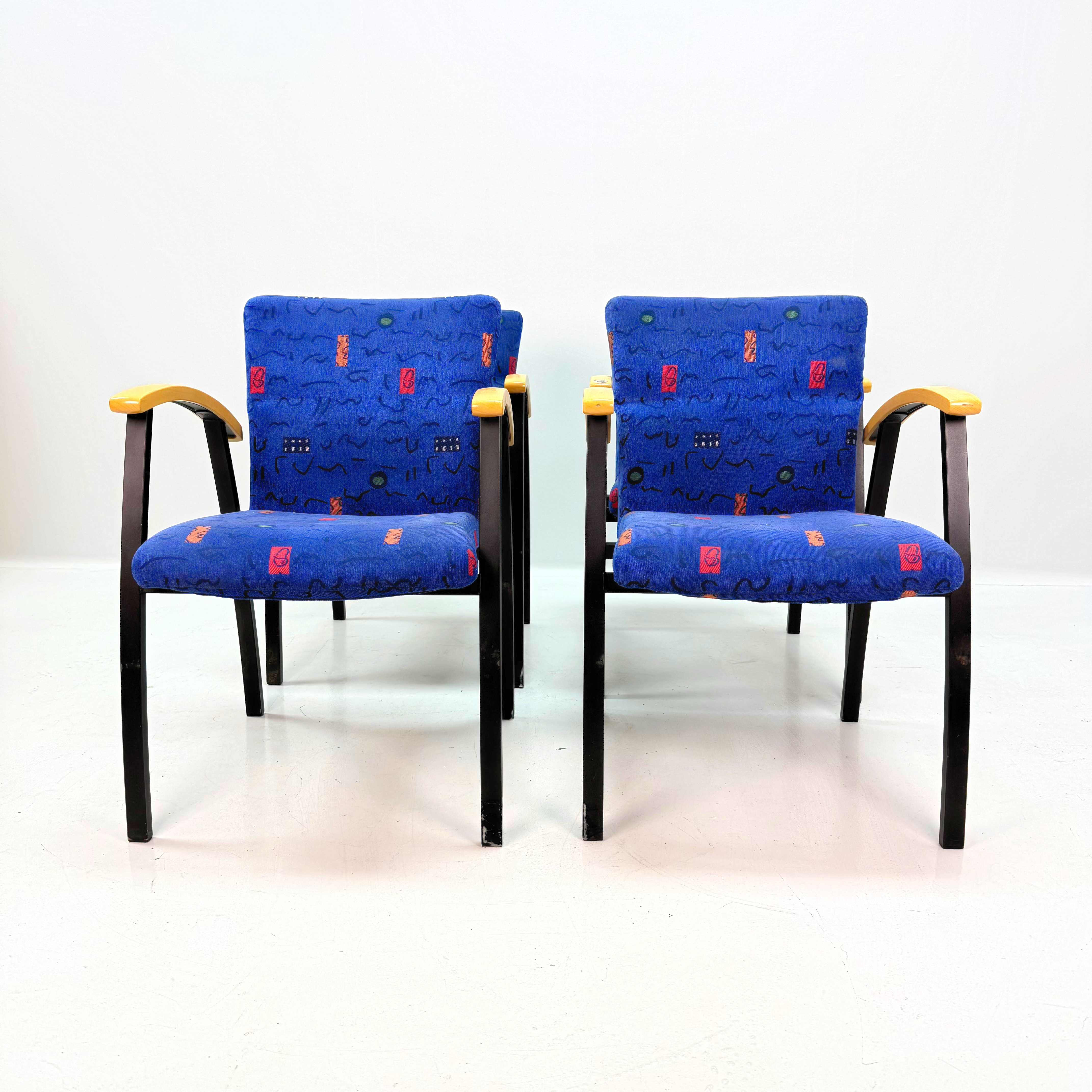 STOLAR Kinnarps 4 st, metall, textil, stapelbara, trä 1900 tal.