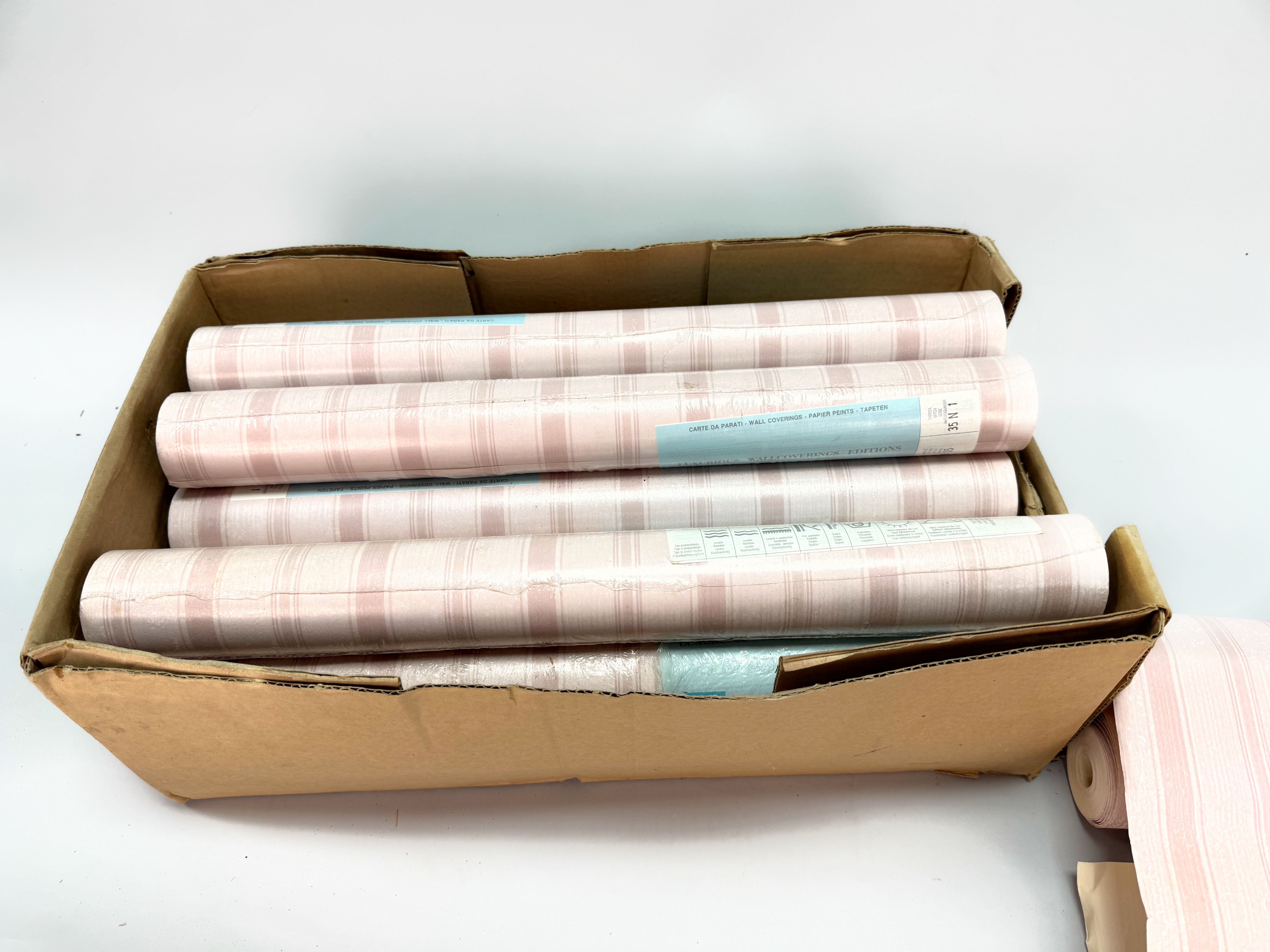 TAPETER 12 st rullar - Made in Italy, 1900 talets andra del.