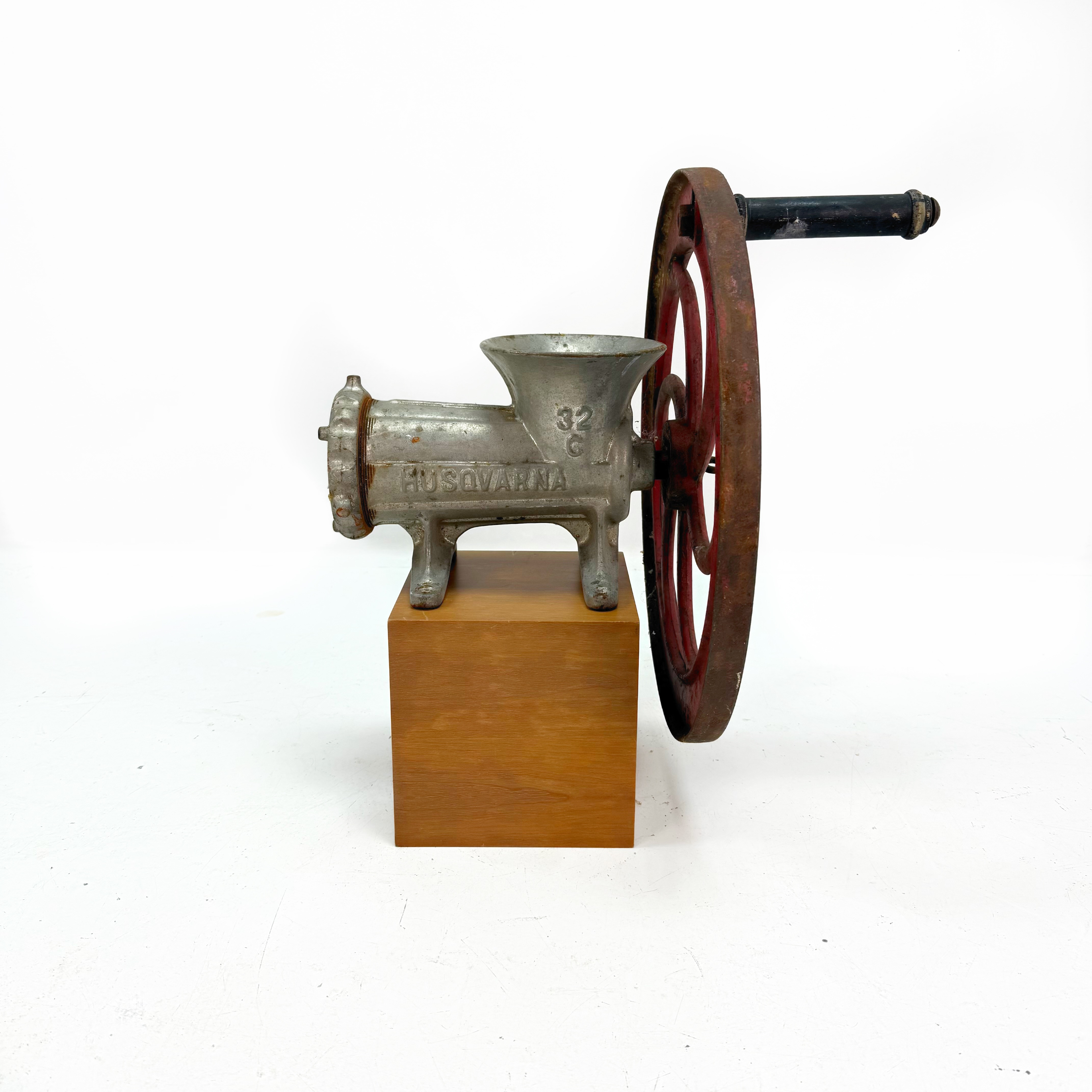 KÖTTKVARN HUSQVARNA 32 C RELIANCE Made in Sweden med vevhjul.