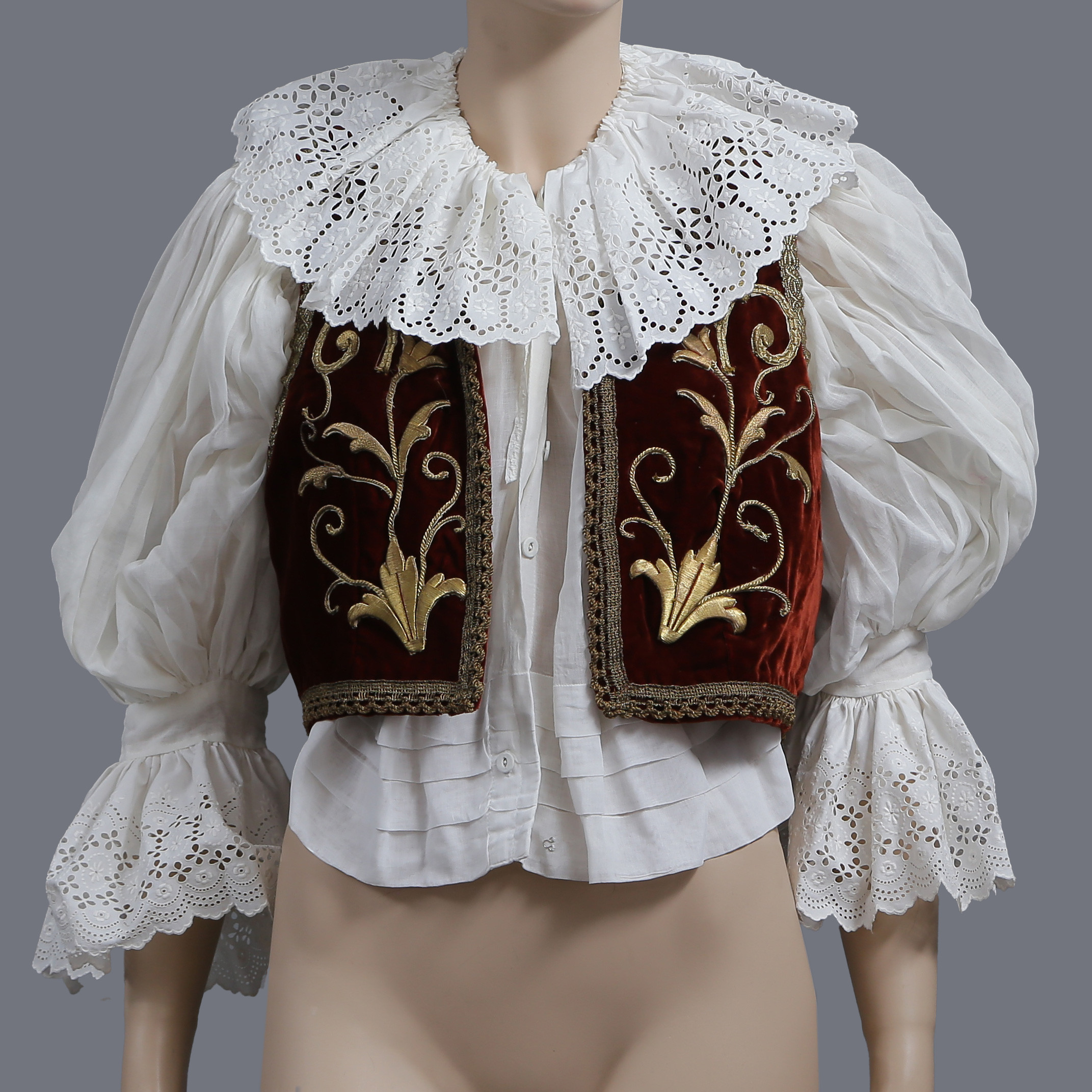 ÖVERDEL TILL TRADITIONELL FOLKDRÄKT, BOROWIACY POLEN, 1900-TAL.