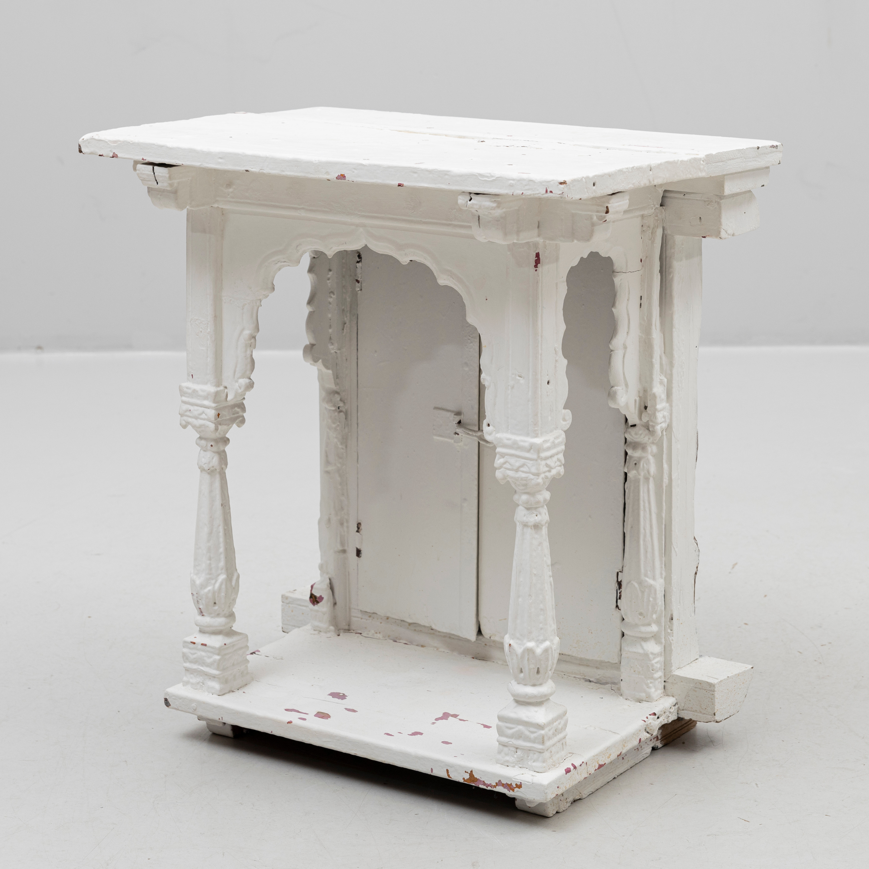 ALTARSKÅP, med spegel, bemålat trä, sydostasien, 1900-tal.