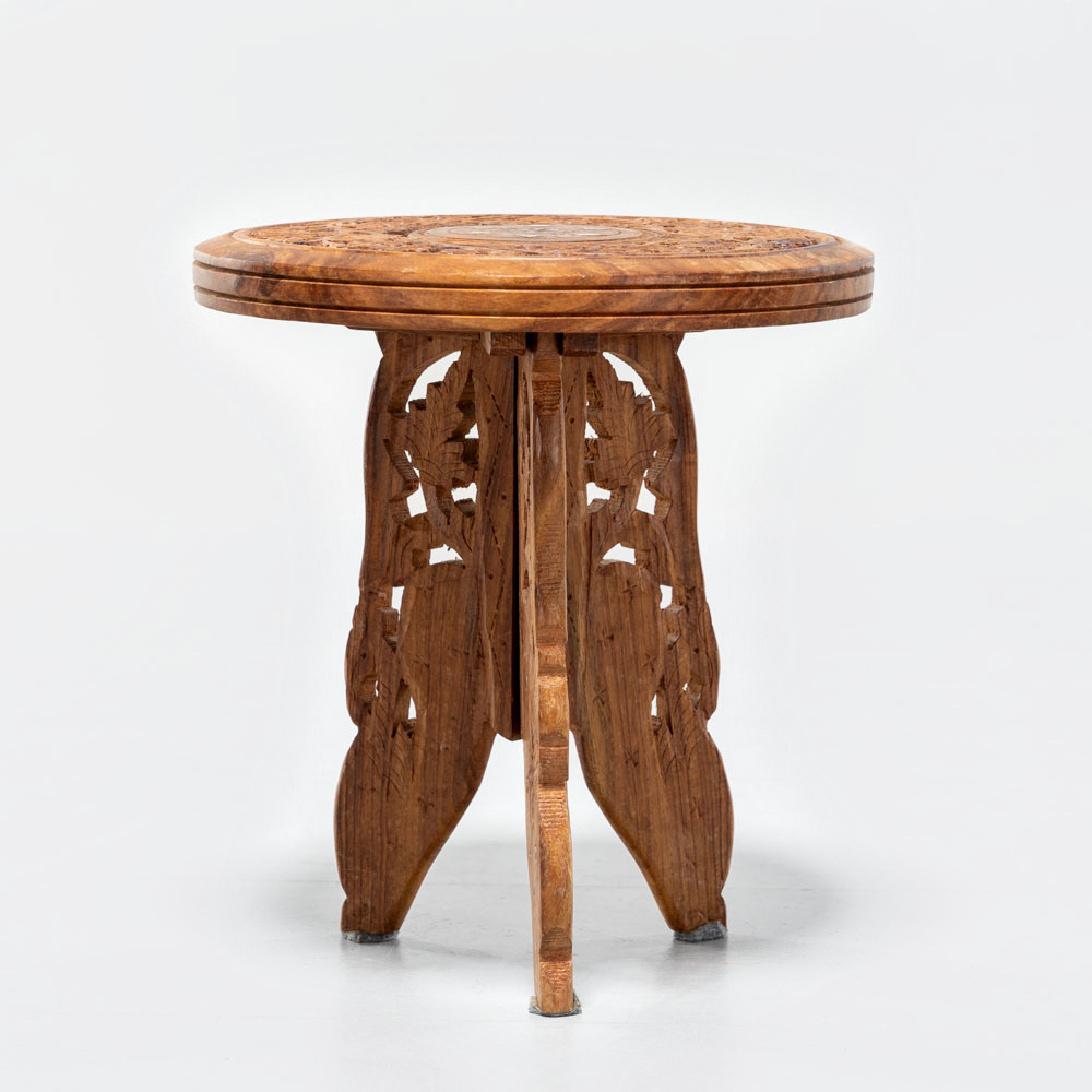 BORD, Skuret trä, Indien.