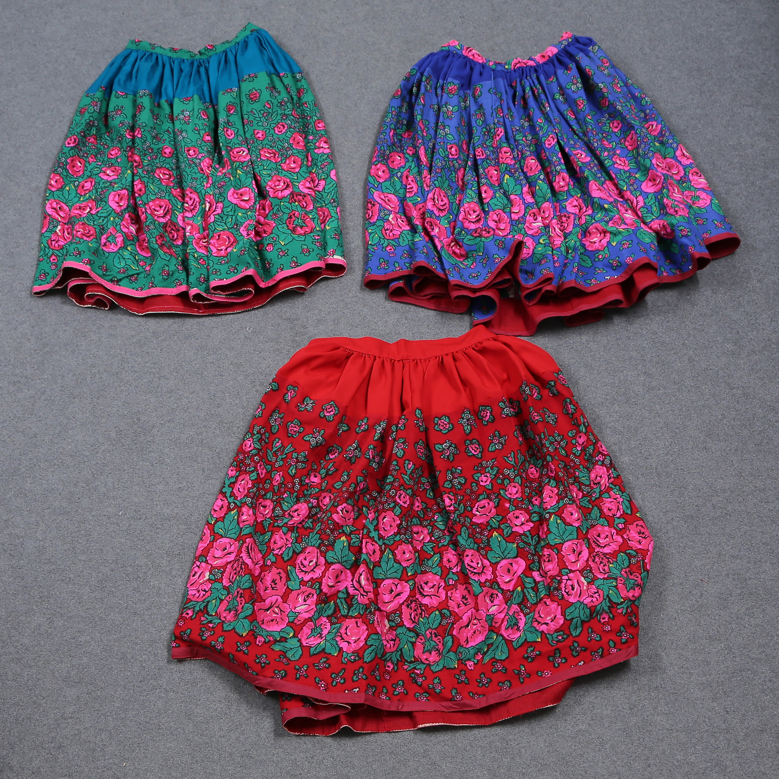 TRE KJOLAR, TRADITIONELL FOLKDRÄKT, POLEN, 1900-TAL.