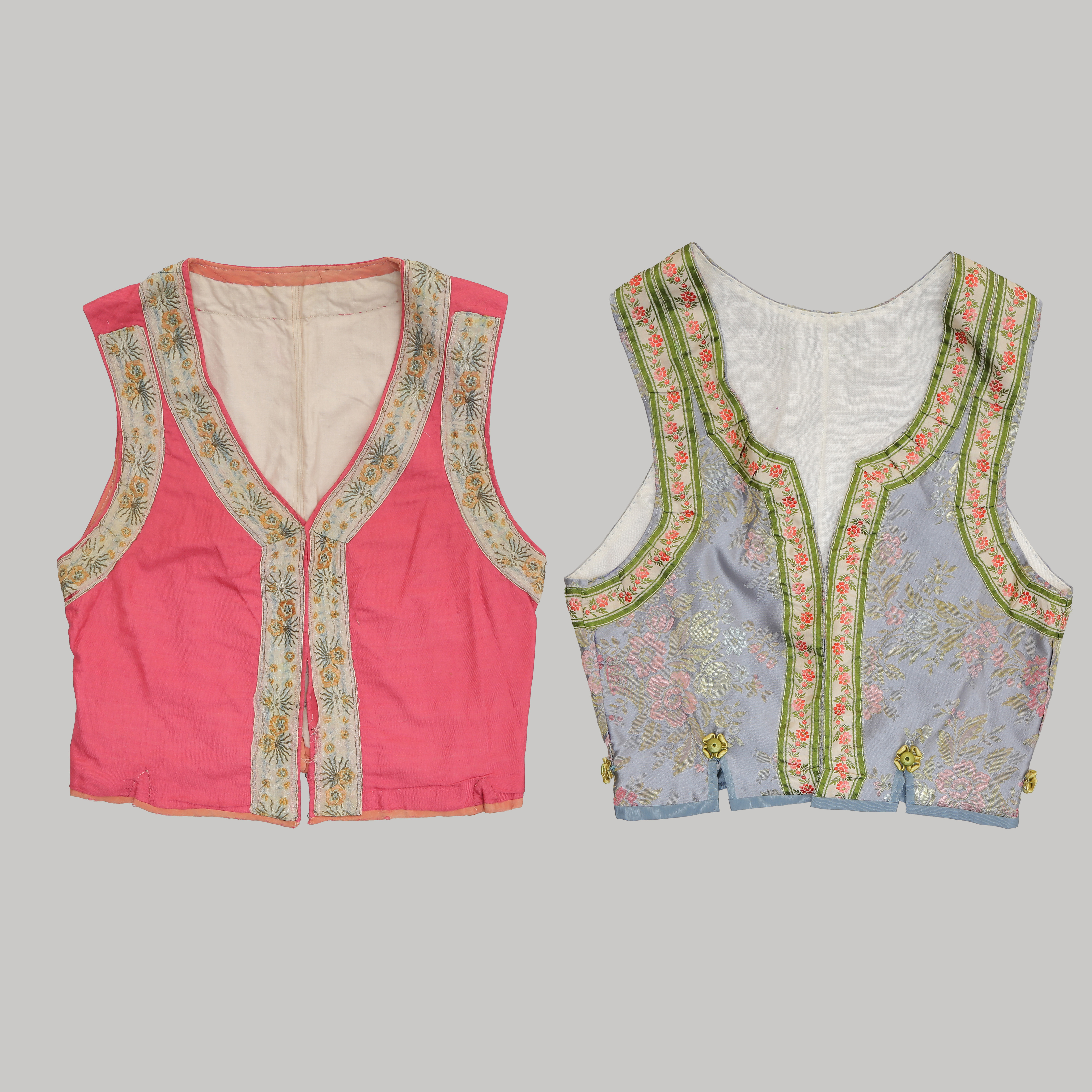 PARET LIVSTYCKEN TILL TRADITIONELL FOLKDRÄKT, BLEKINGE, 1900-TAL.